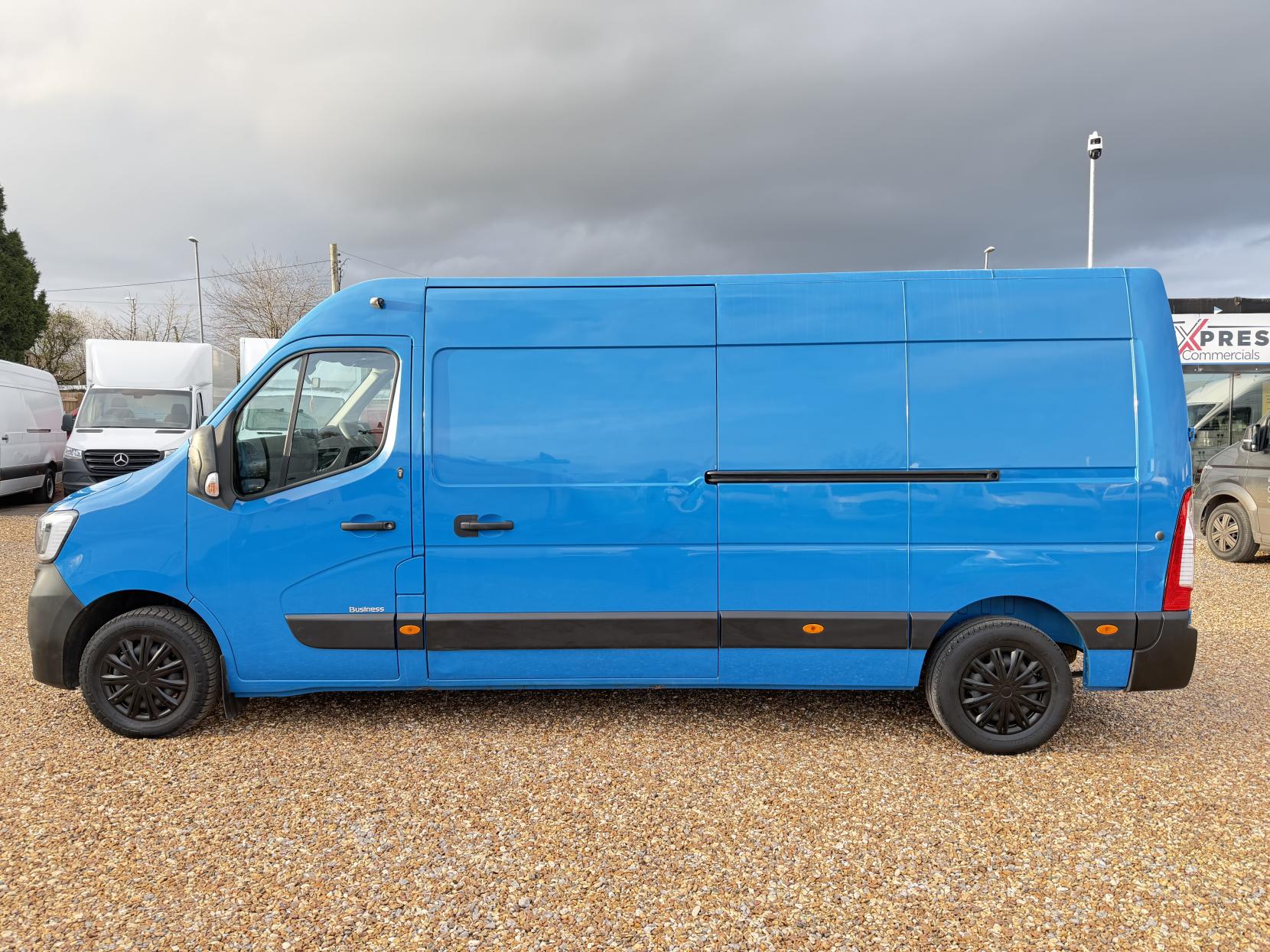 Renault Master 2.3 dCi ENERGY 35 Business Panel Van 4dr Diesel Manual FWD LWB Medium Roof Euro 6 (s/s) (150 bhp)
