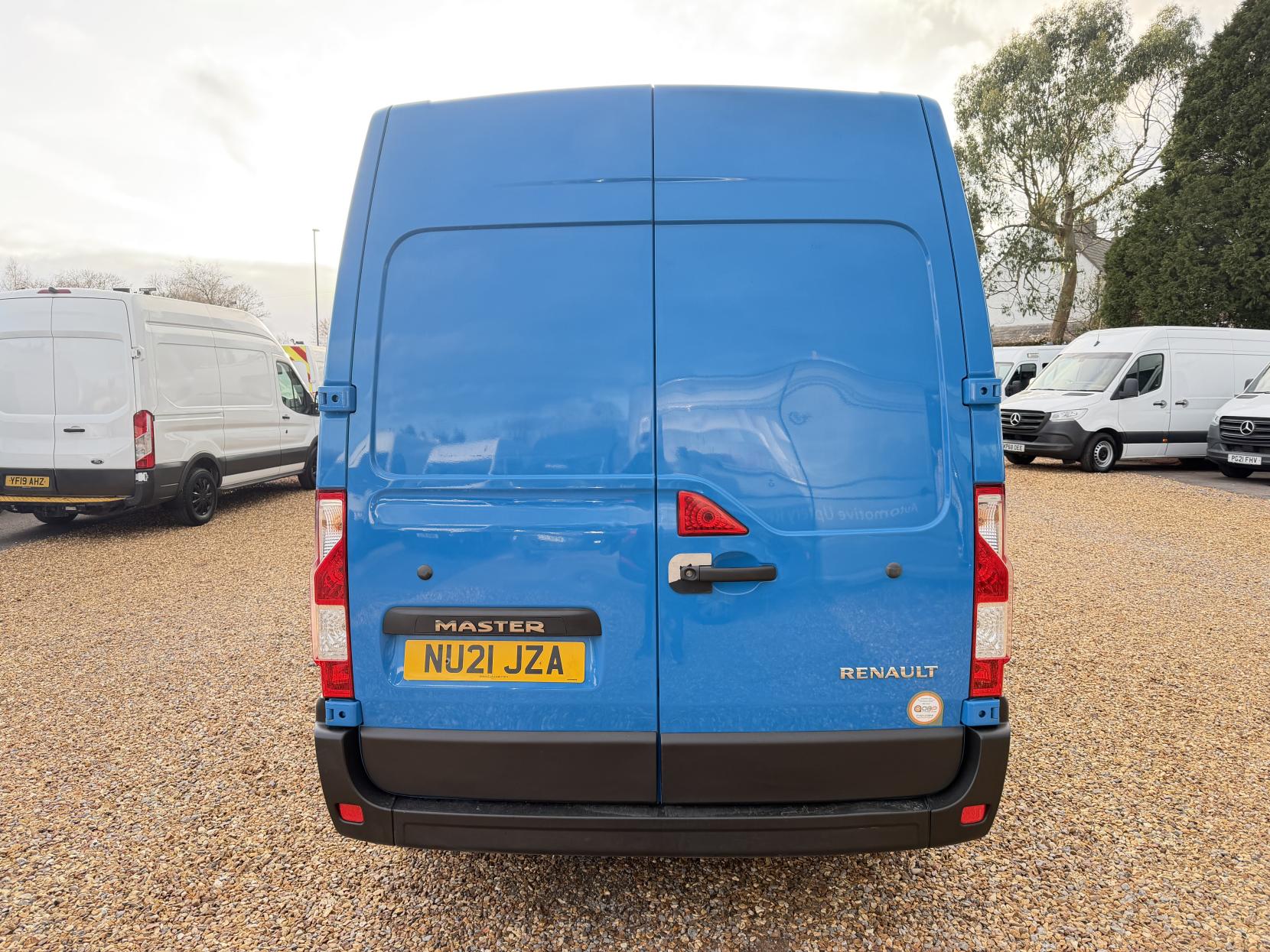 Renault Master 2.3 dCi ENERGY 35 Business Panel Van 4dr Diesel Manual FWD LWB Medium Roof Euro 6 (s/s) (150 bhp)