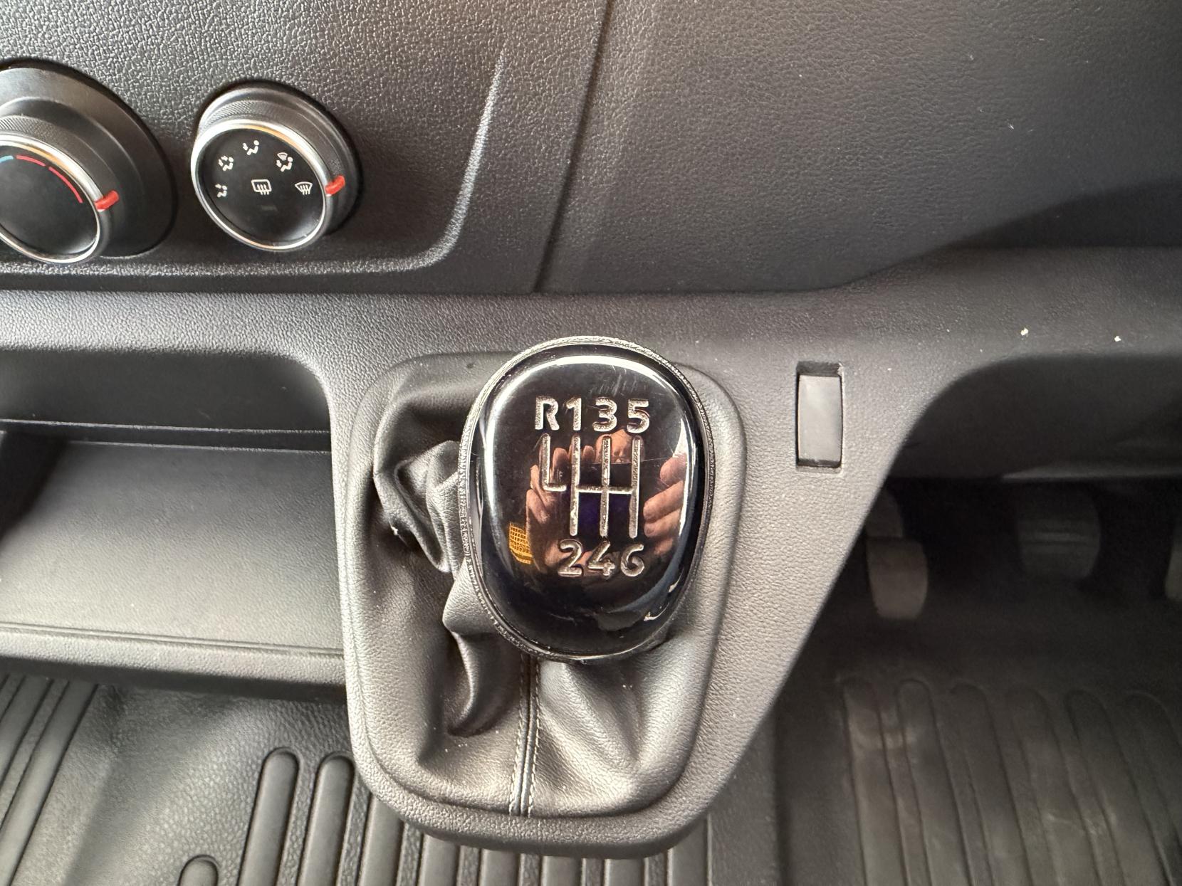Renault Master 2.3 dCi ENERGY 35 Business Panel Van 4dr Diesel Manual FWD LWB Medium Roof Euro 6 (s/s) (150 bhp)