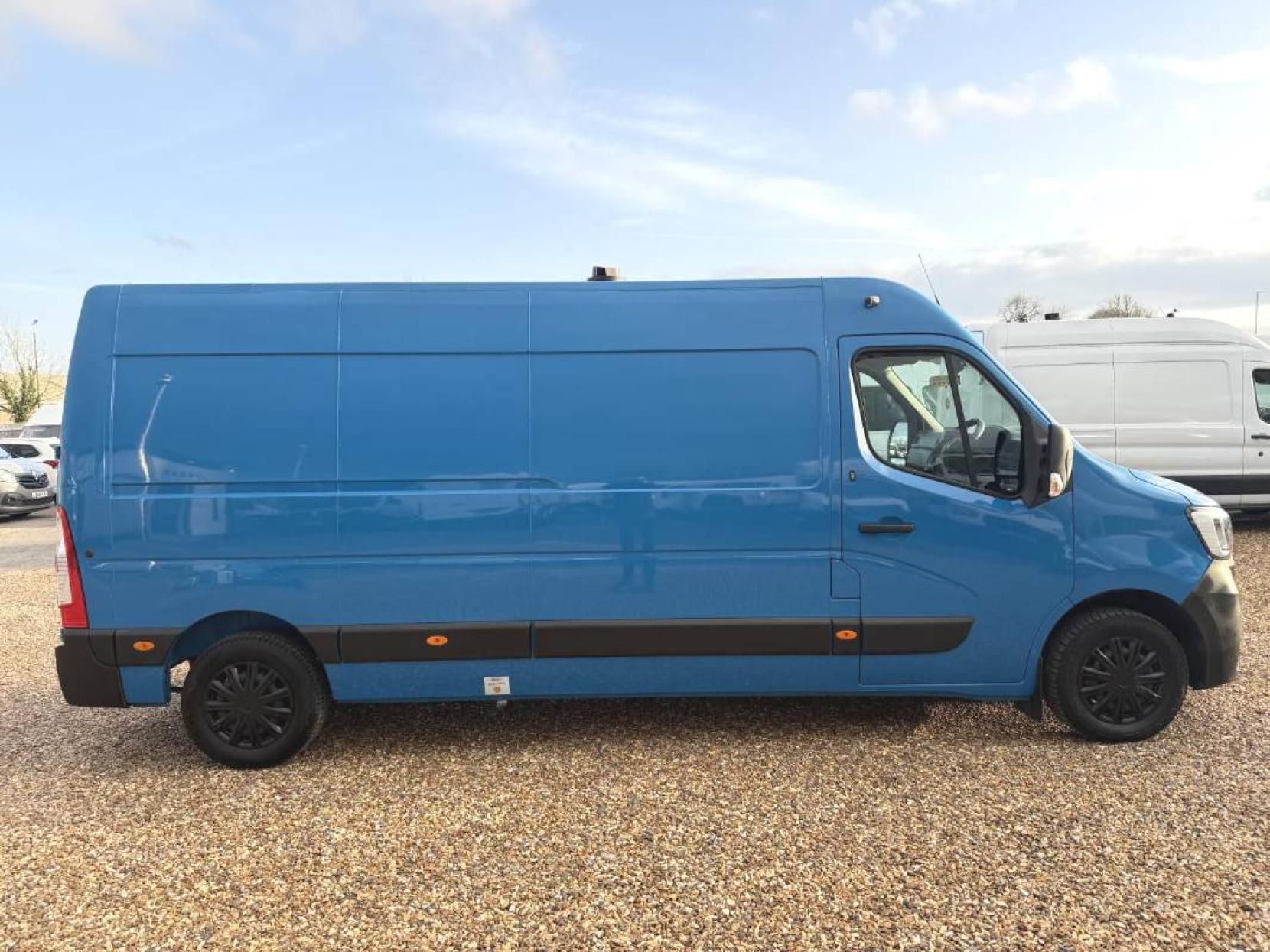Renault Master 2.3 dCi ENERGY 35 Business Panel Van 4dr Diesel Manual FWD LWB Medium Roof Euro 6 (s/s) (150 bhp)
