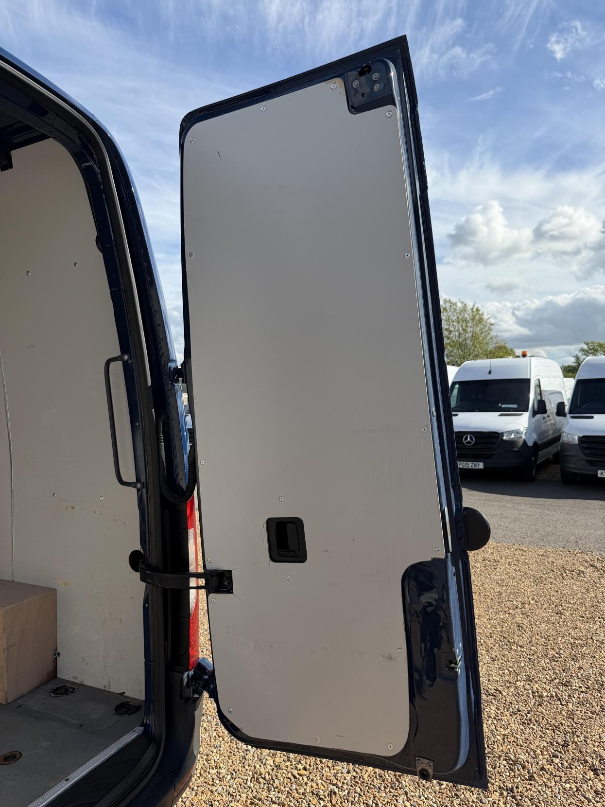 2020 Mercedes-Benz Sprinter 2.1 316 CDI Progressive Panel Van 5dr Diesel Manual RWD L2 H2 Euro 6 (s/s) (163 ps) - Thumbnail 44