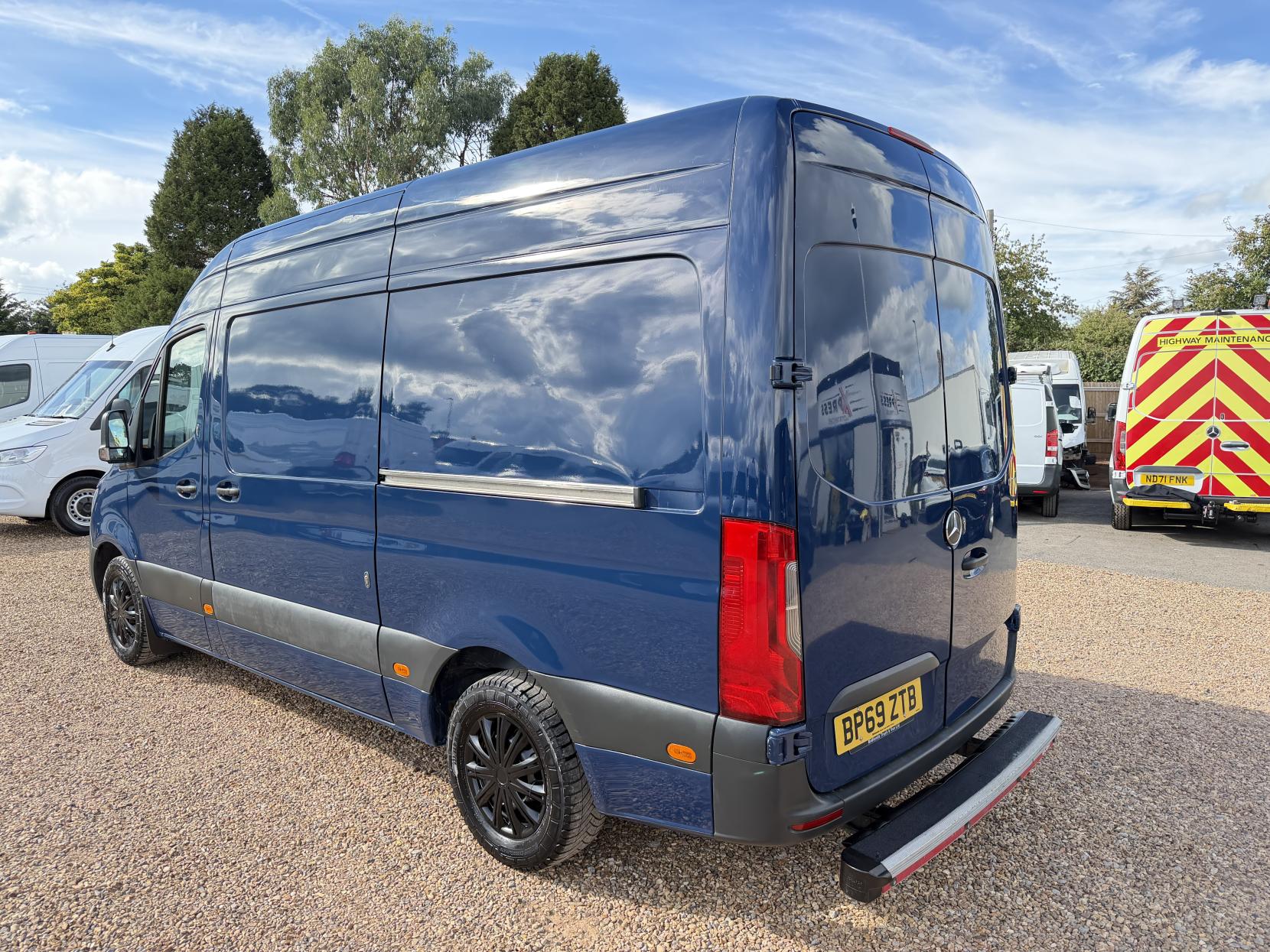 2020 Mercedes-Benz Sprinter 2.1 316 CDI Progressive Panel Van 5dr Diesel Manual RWD L2 H2 Euro 6 (s/s) (163 ps) - Thumbnail 9