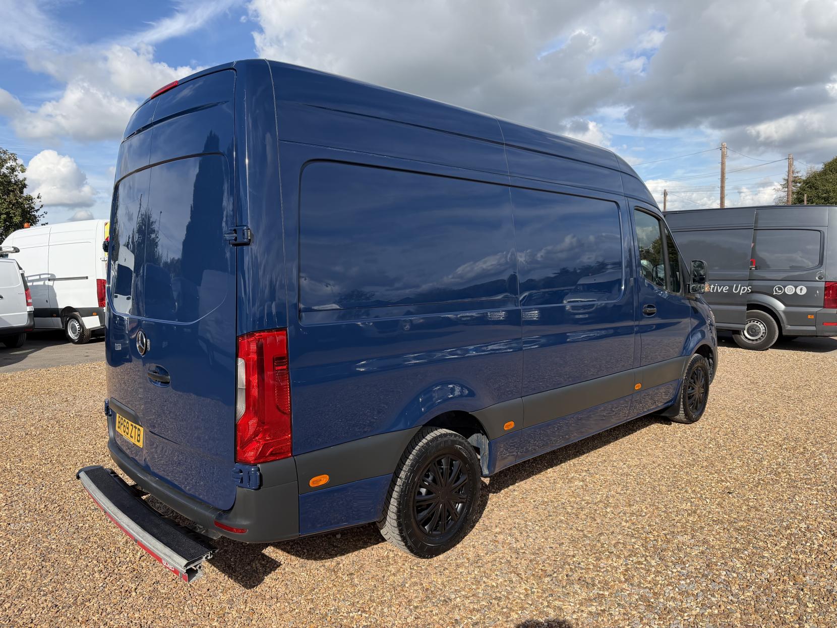 2020 Mercedes-Benz Sprinter 2.1 316 CDI Progressive Panel Van 5dr Diesel Manual RWD L2 H2 Euro 6 (s/s) (163 ps) - Thumbnail 11
