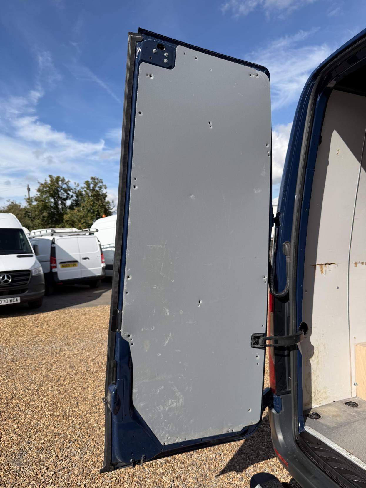 2020 Mercedes-Benz Sprinter 2.1 316 CDI Progressive Panel Van 5dr Diesel Manual RWD L2 H2 Euro 6 (s/s) (163 ps) - Thumbnail 36