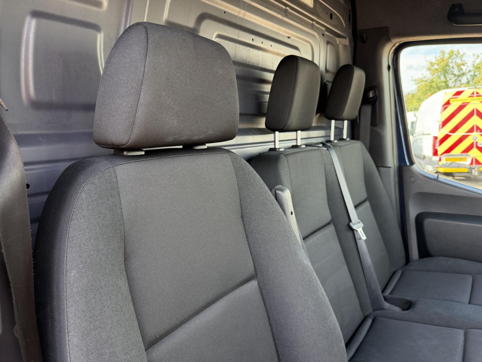 2020 Mercedes-Benz Sprinter 2.1 316 CDI Progressive Panel Van 5dr Diesel Manual RWD L2 H2 Euro 6 (s/s) (163 ps) - Thumbnail 15