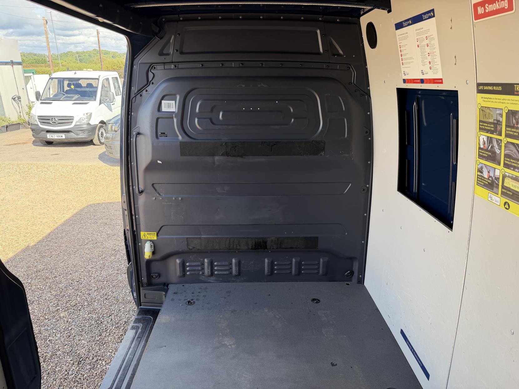 2020 Mercedes-Benz Sprinter 2.1 316 CDI Progressive Panel Van 5dr Diesel Manual RWD L2 H2 Euro 6 (s/s) (163 ps) - Thumbnail 38