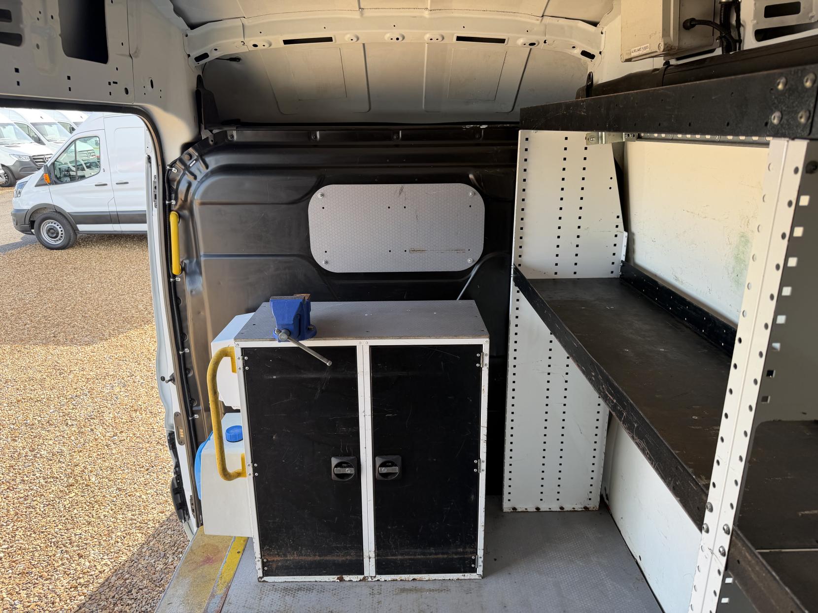 2018 Ford Transit 2.0 350 EcoBlue Panel Van 5dr Diesel Manual RWD L2 H3 Euro 6 (170 ps) - Thumbnail 26