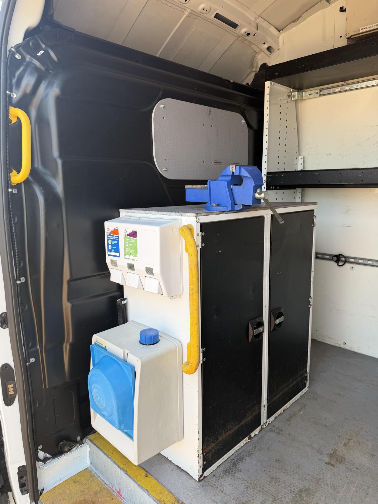 2018 Ford Transit 2.0 350 EcoBlue Panel Van 5dr Diesel Manual RWD L2 H3 Euro 6 (170 ps) - Thumbnail 23