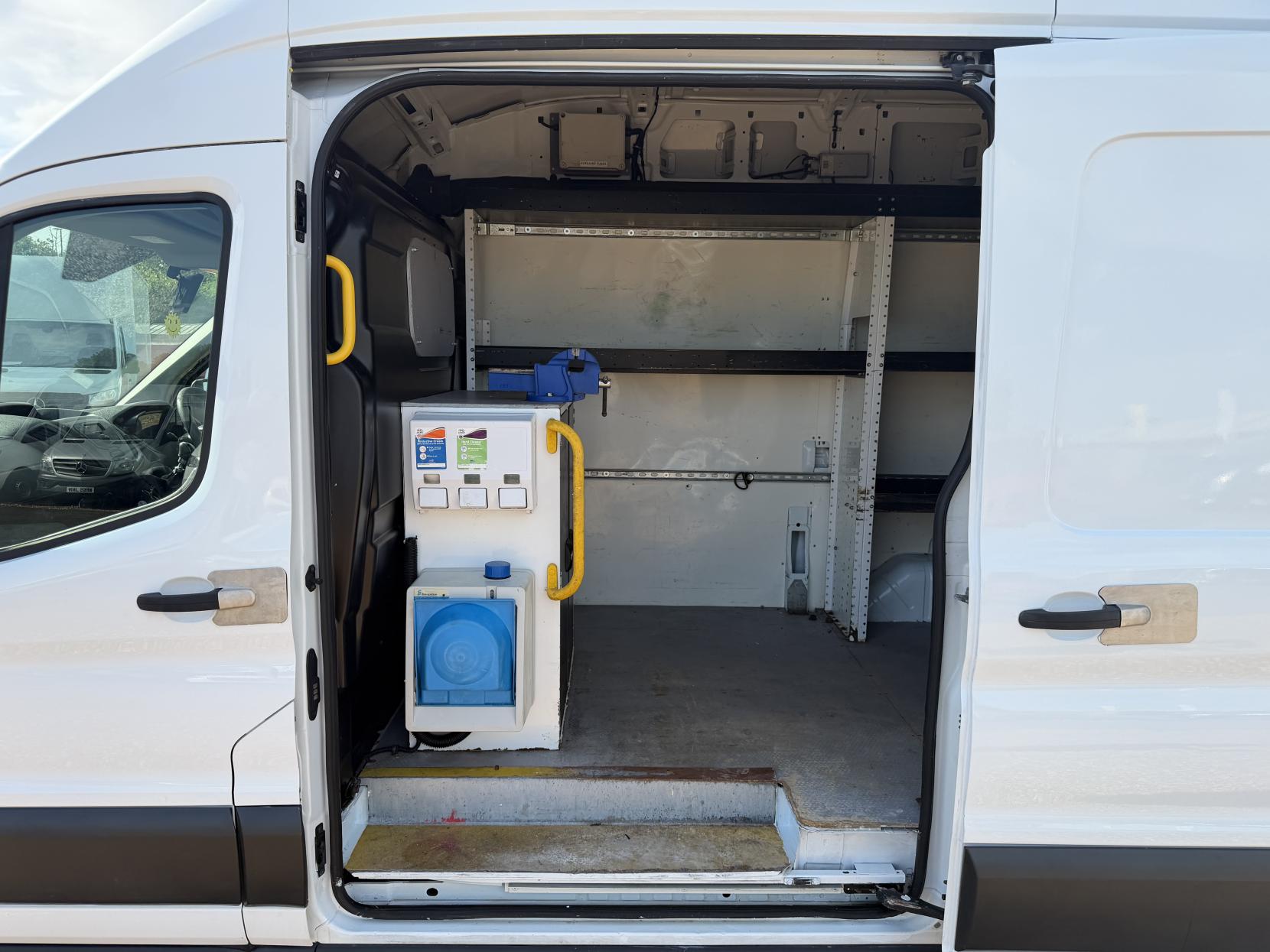 2018 Ford Transit 2.0 350 EcoBlue Panel Van 5dr Diesel Manual RWD L2 H3 Euro 6 (170 ps) - Thumbnail 18
