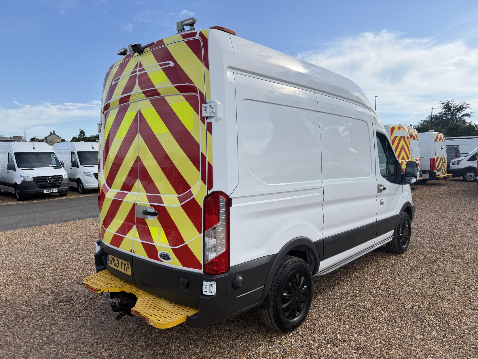 2018 Ford Transit 2.0 350 EcoBlue Panel Van 5dr Diesel Manual RWD L2 H3 Euro 6 (170 ps) - Thumbnail 11