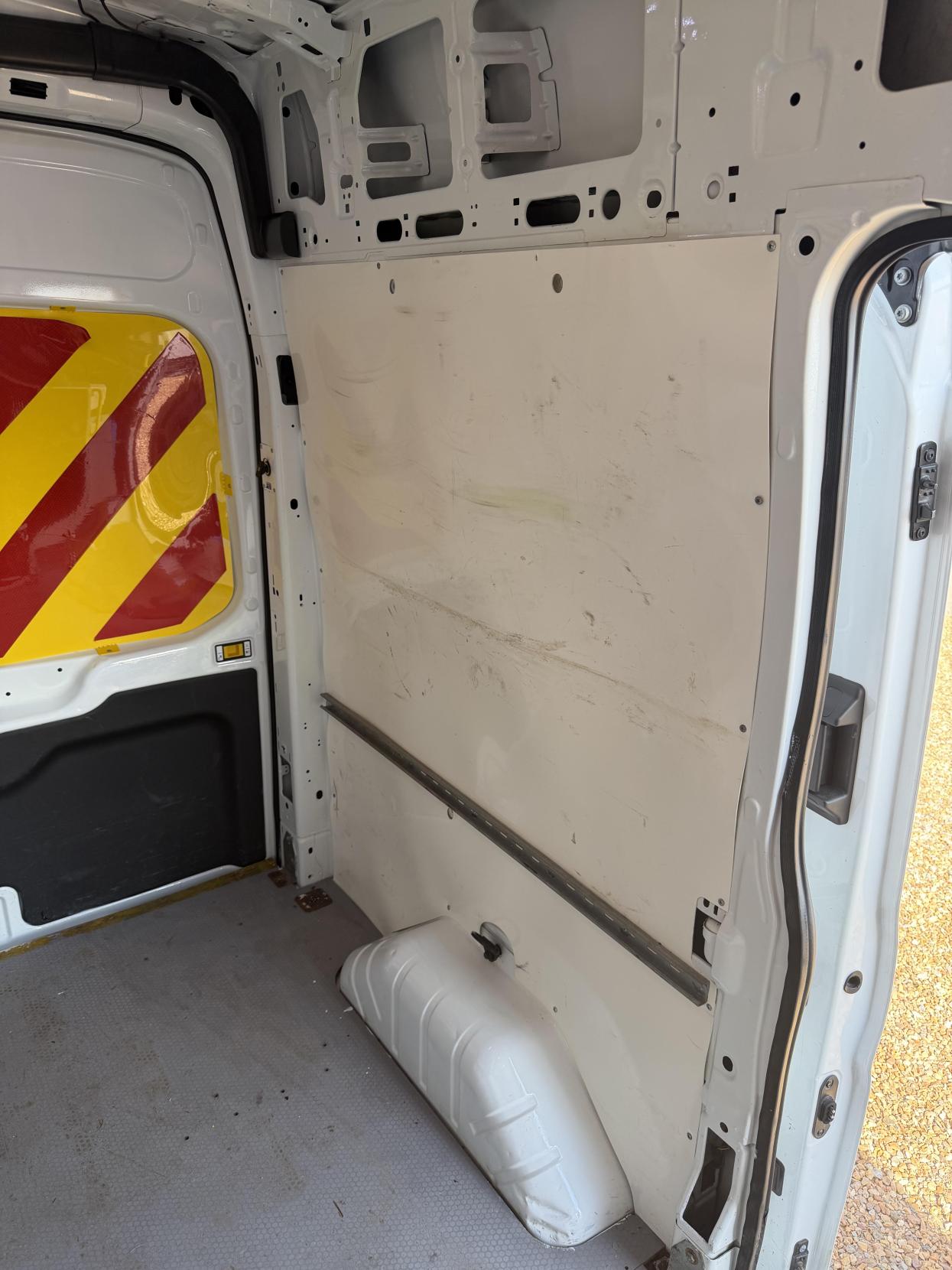2018 Ford Transit 2.0 350 EcoBlue Panel Van 5dr Diesel Manual RWD L2 H3 Euro 6 (170 ps) - Thumbnail 24