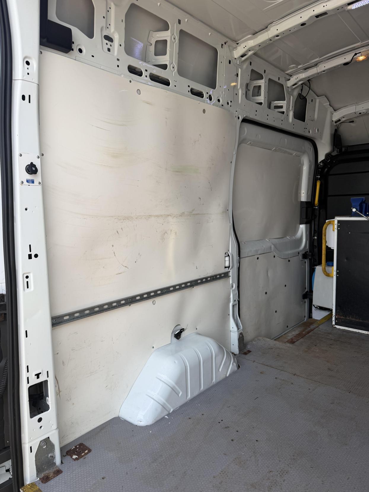 2018 Ford Transit 2.0 350 EcoBlue Panel Van 5dr Diesel Manual RWD L2 H3 Euro 6 (170 ps) - Thumbnail 32