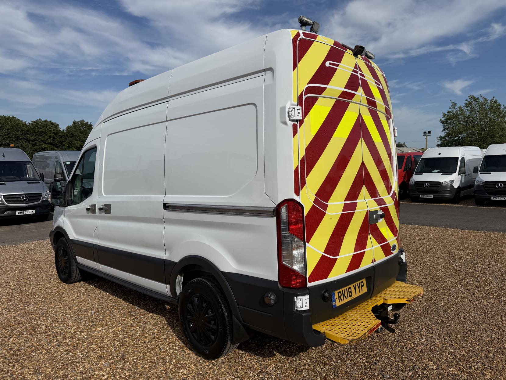2018 Ford Transit 2.0 350 EcoBlue Panel Van 5dr Diesel Manual RWD L2 H3 Euro 6 (170 ps) - Thumbnail 9