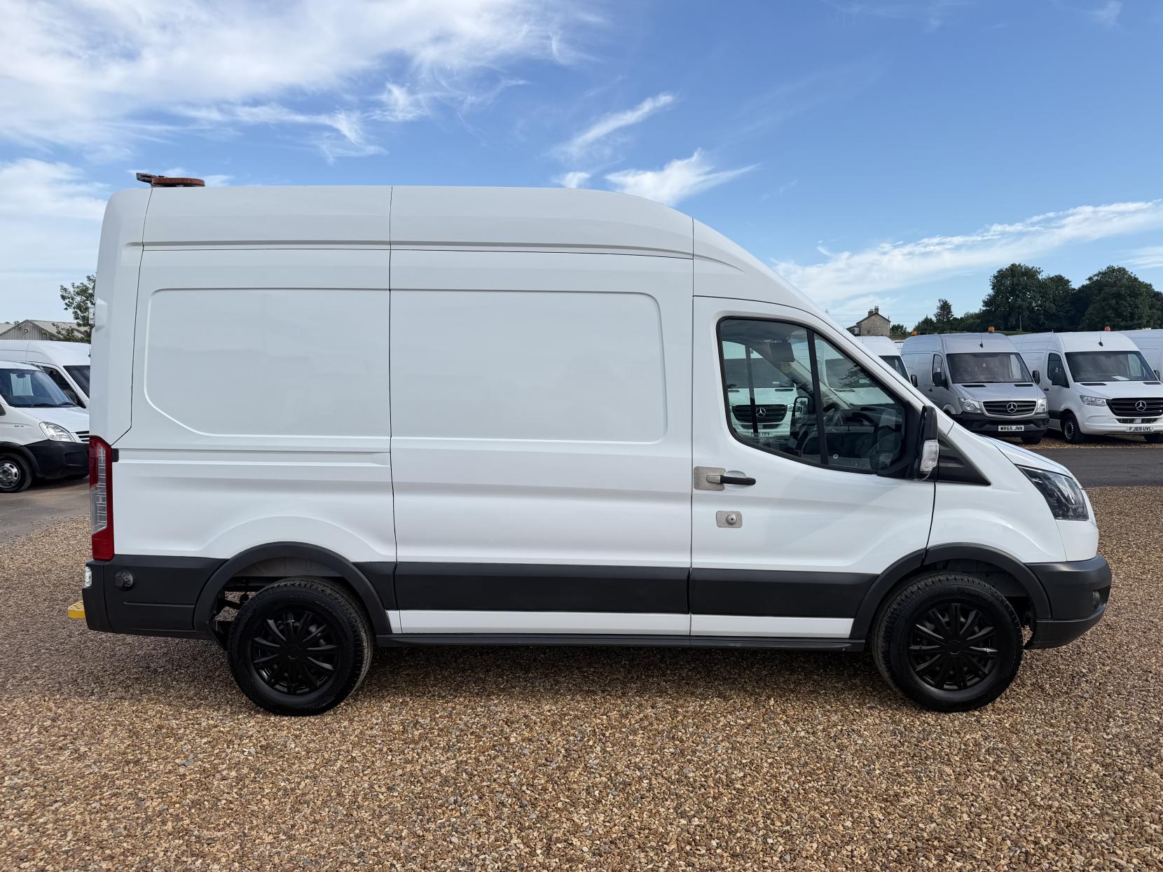 2018 Ford Transit 2.0 350 EcoBlue Panel Van 5dr Diesel Manual RWD L2 H3 Euro 6 (170 ps) - Thumbnail 12
