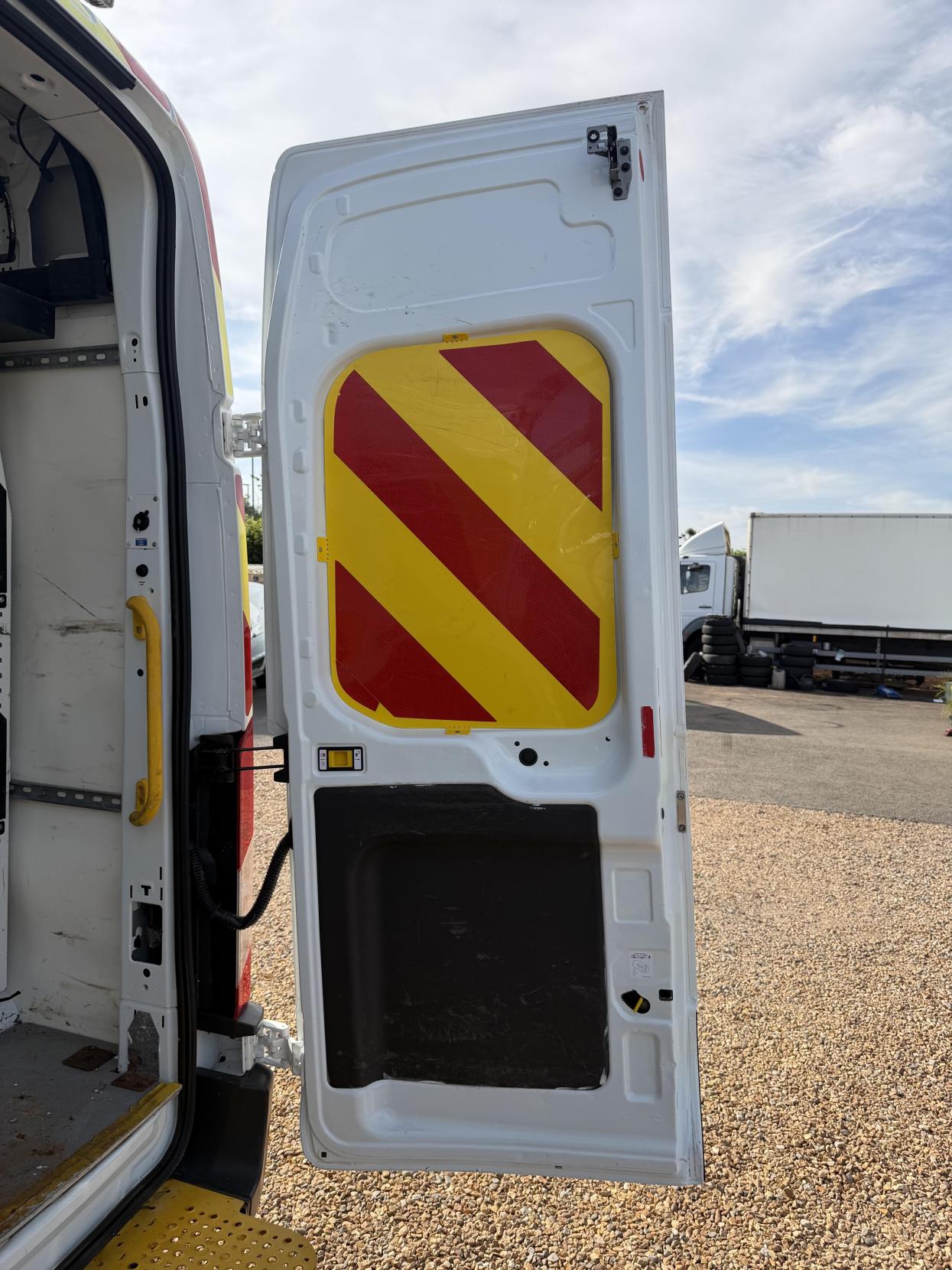 2018 Ford Transit 2.0 350 EcoBlue Panel Van 5dr Diesel Manual RWD L2 H3 Euro 6 (170 ps) - Thumbnail 35