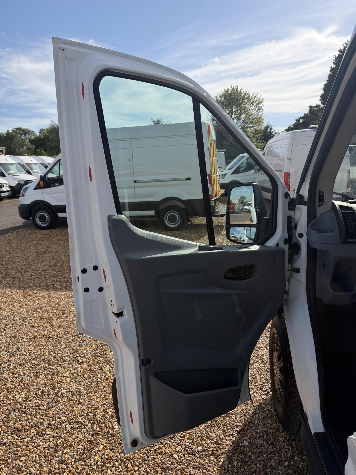 2018 Ford Transit 2.0 350 EcoBlue Panel Van 5dr Diesel Manual RWD L2 H3 Euro 6 (170 ps) - Thumbnail 15