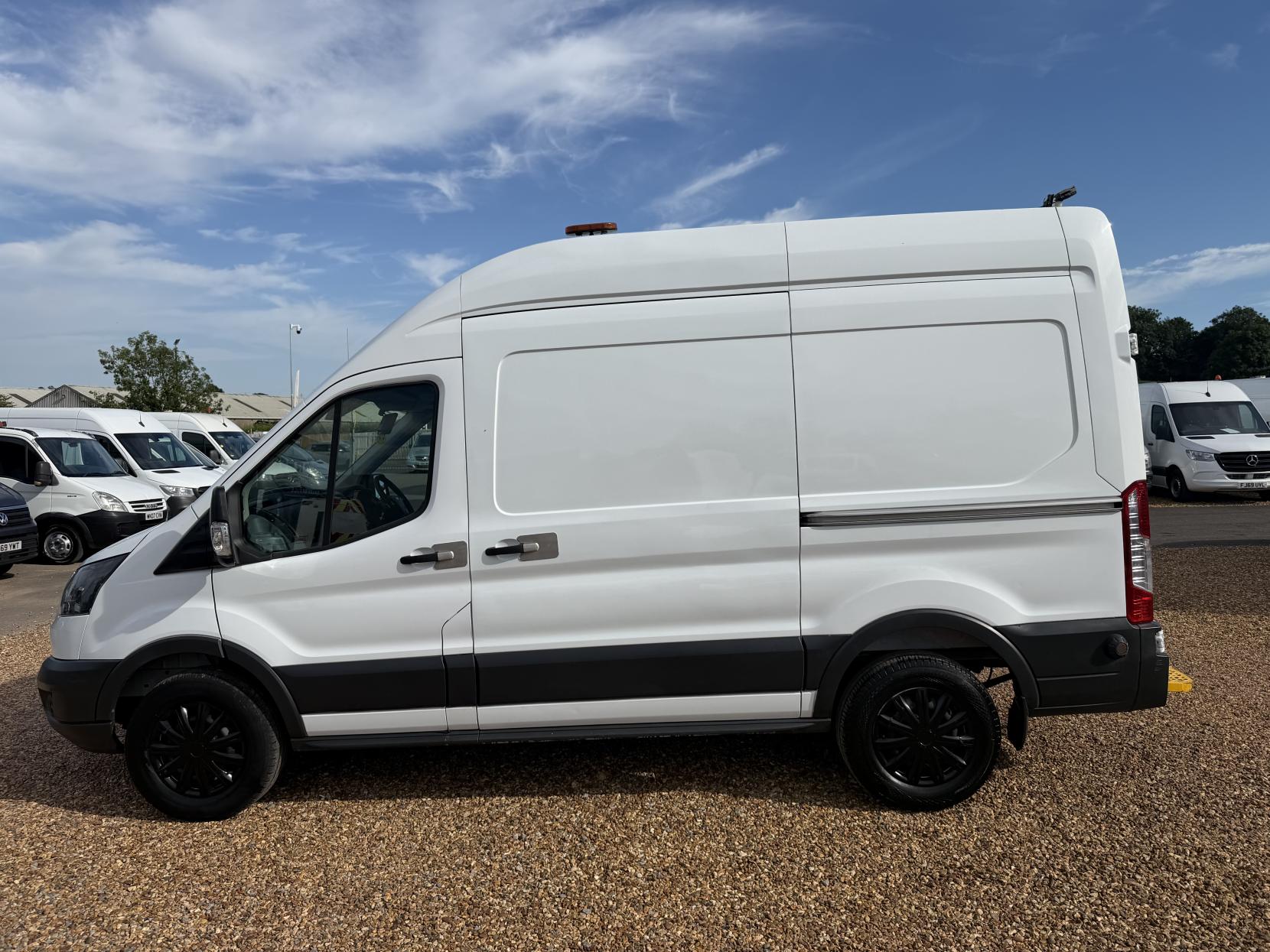 2018 Ford Transit 2.0 350 EcoBlue Panel Van 5dr Diesel Manual RWD L2 H3 Euro 6 (170 ps) - Thumbnail 8