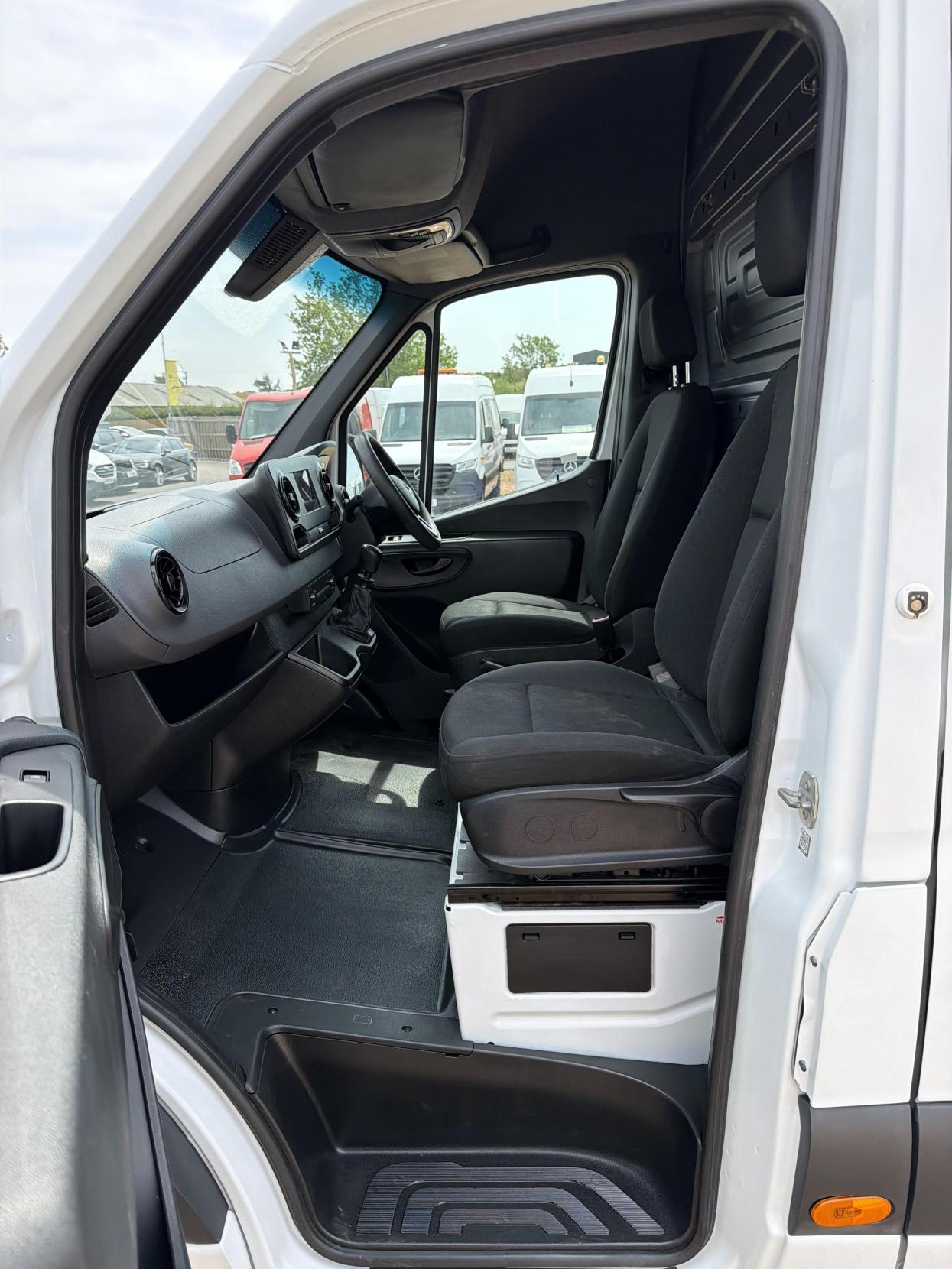 2019 Mercedes-Benz Sprinter 2.1 311 CDI Panel Van 5dr Diesel Manual RWD L3 H2 Euro 6 (114 ps) - Thumbnail 18