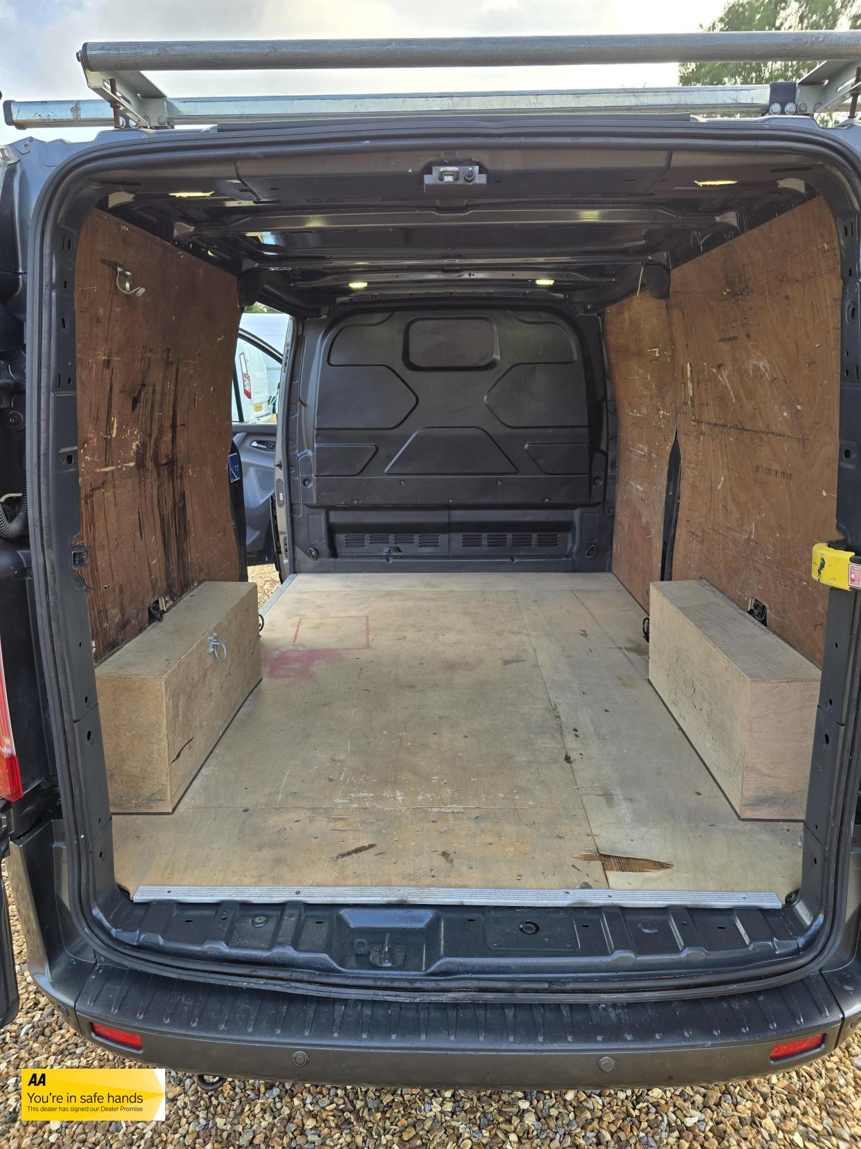 Ford Transit Custom 2.0 TDCi 290 Limited Panel Van 5dr Diesel Manual L2 H2 (170 g/km, 128 bhp)