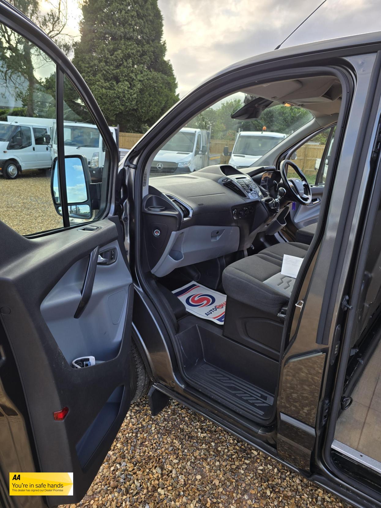 Ford Transit Custom 2.0 TDCi 290 Limited Panel Van 5dr Diesel Manual L2 H2 (170 g/km, 128 bhp)