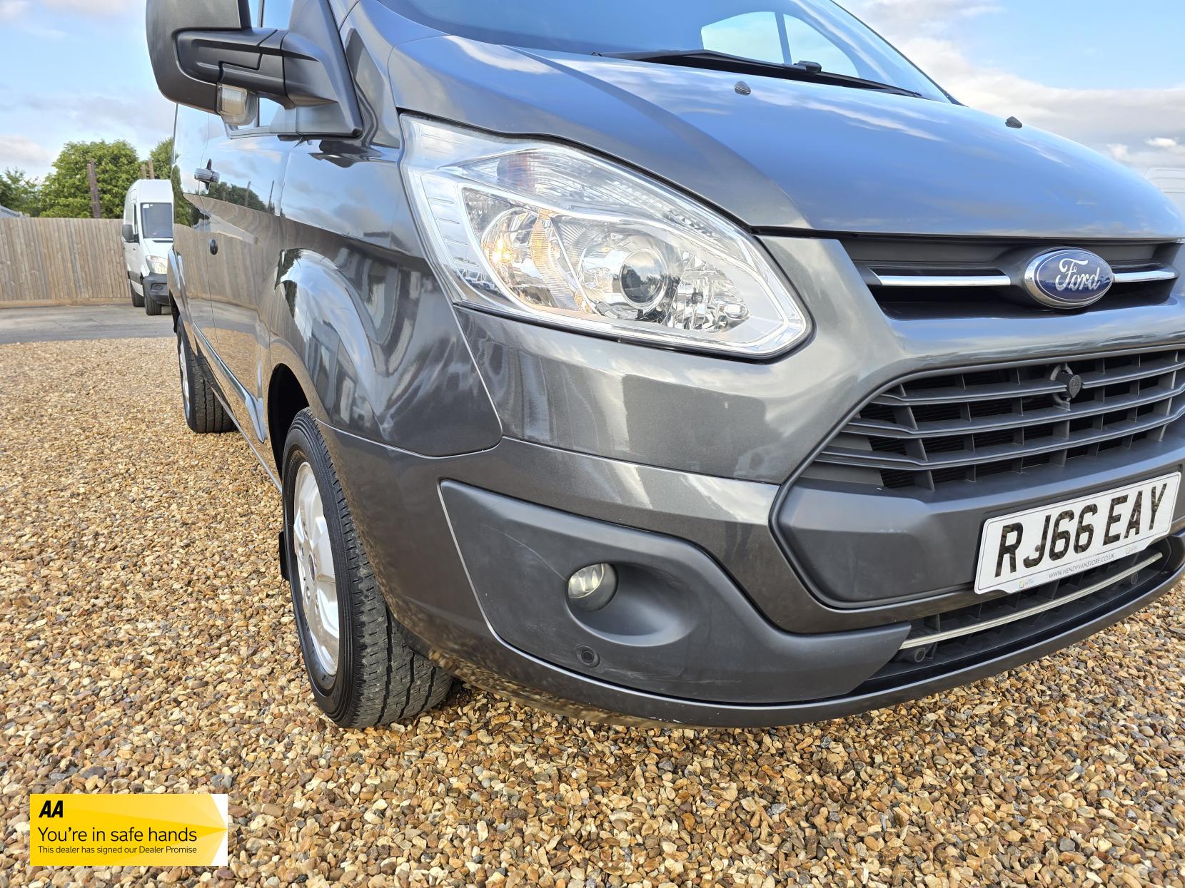 Ford Transit Custom 2.0 TDCi 290 Limited Panel Van 5dr Diesel Manual L2 H2 (170 g/km, 128 bhp)