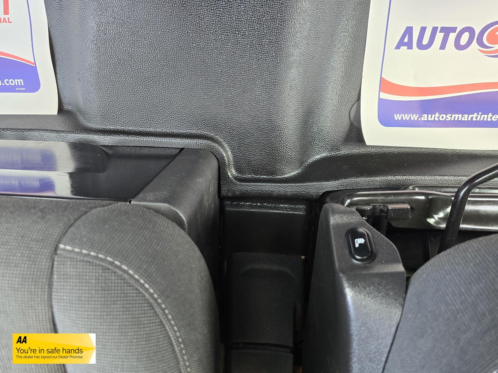 Ford Transit Custom 2.0 TDCi 290 Limited Panel Van 5dr Diesel Manual L2 H2 (170 g/km, 128 bhp)