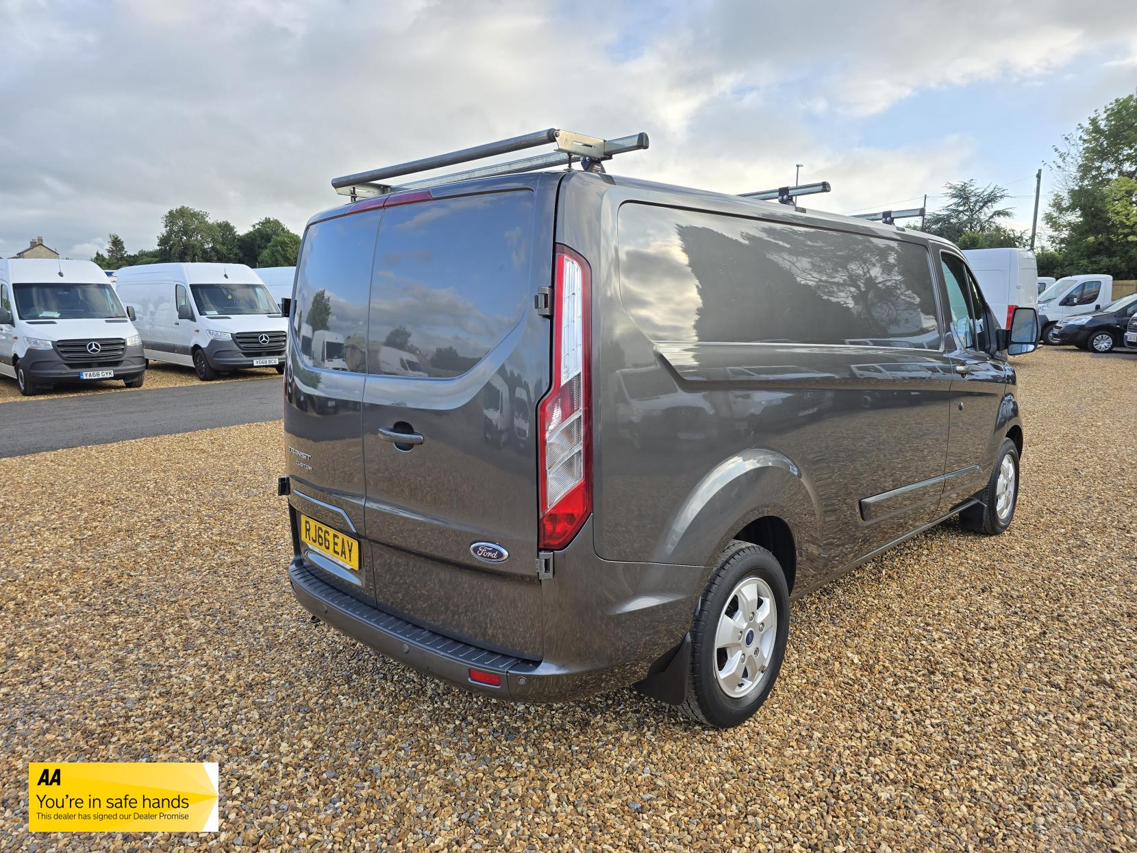 Ford Transit Custom 2.0 TDCi 290 Limited Panel Van 5dr Diesel Manual L2 H2 (170 g/km, 128 bhp)