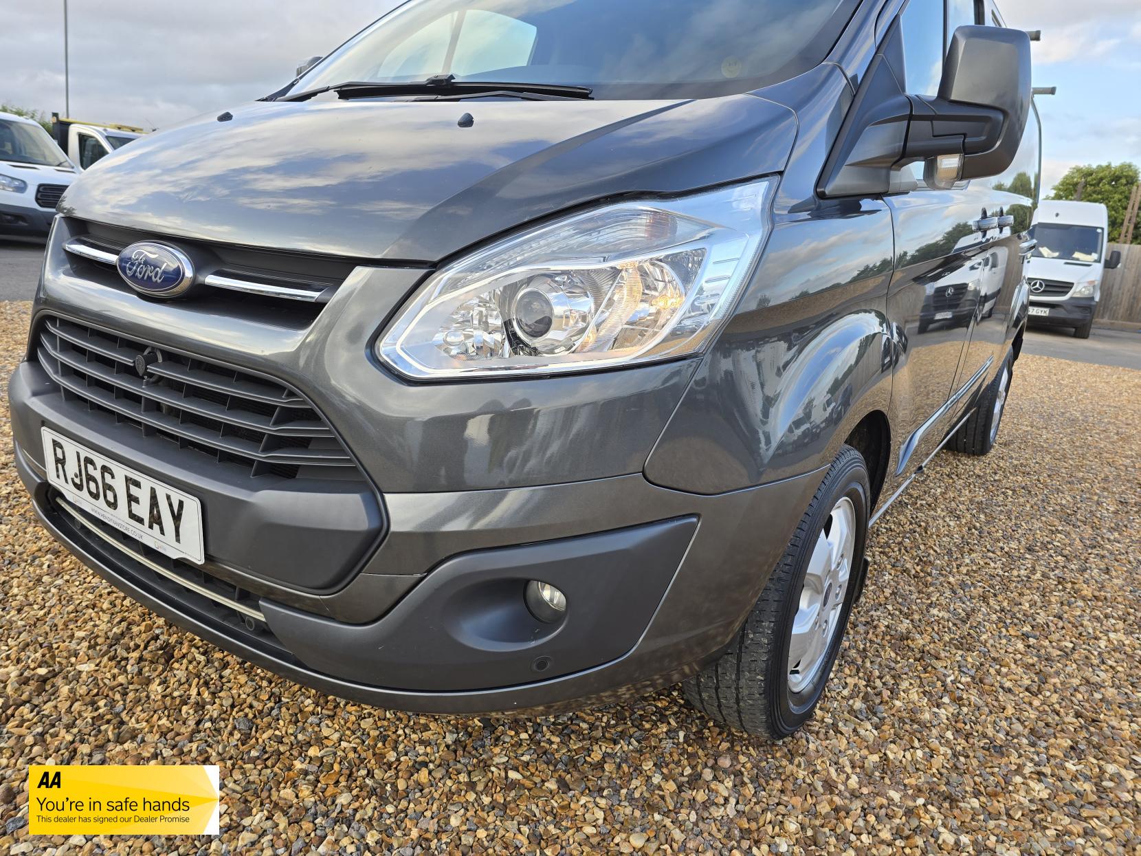 Ford Transit Custom 2.0 TDCi 290 Limited Panel Van 5dr Diesel Manual L2 H2 (170 g/km, 128 bhp)