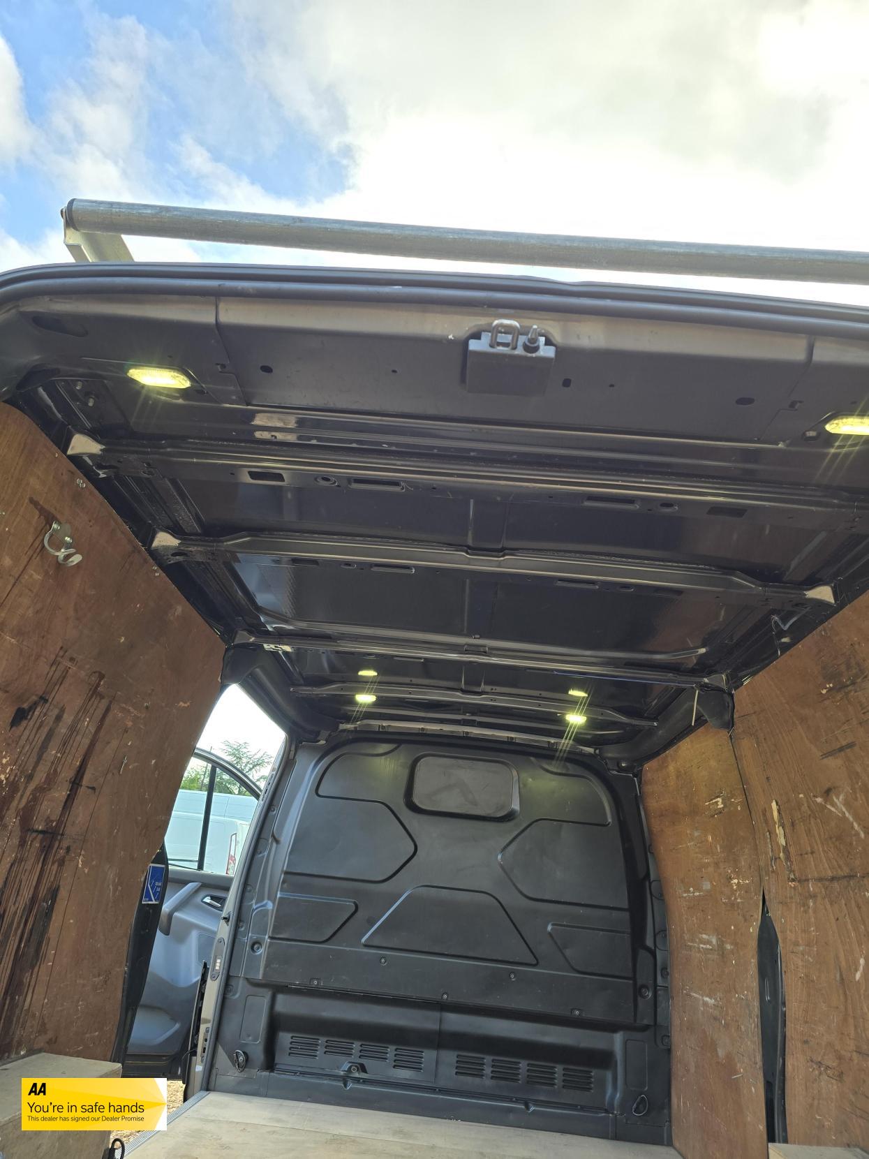 Ford Transit Custom 2.0 TDCi 290 Limited Panel Van 5dr Diesel Manual L2 H2 (170 g/km, 128 bhp)