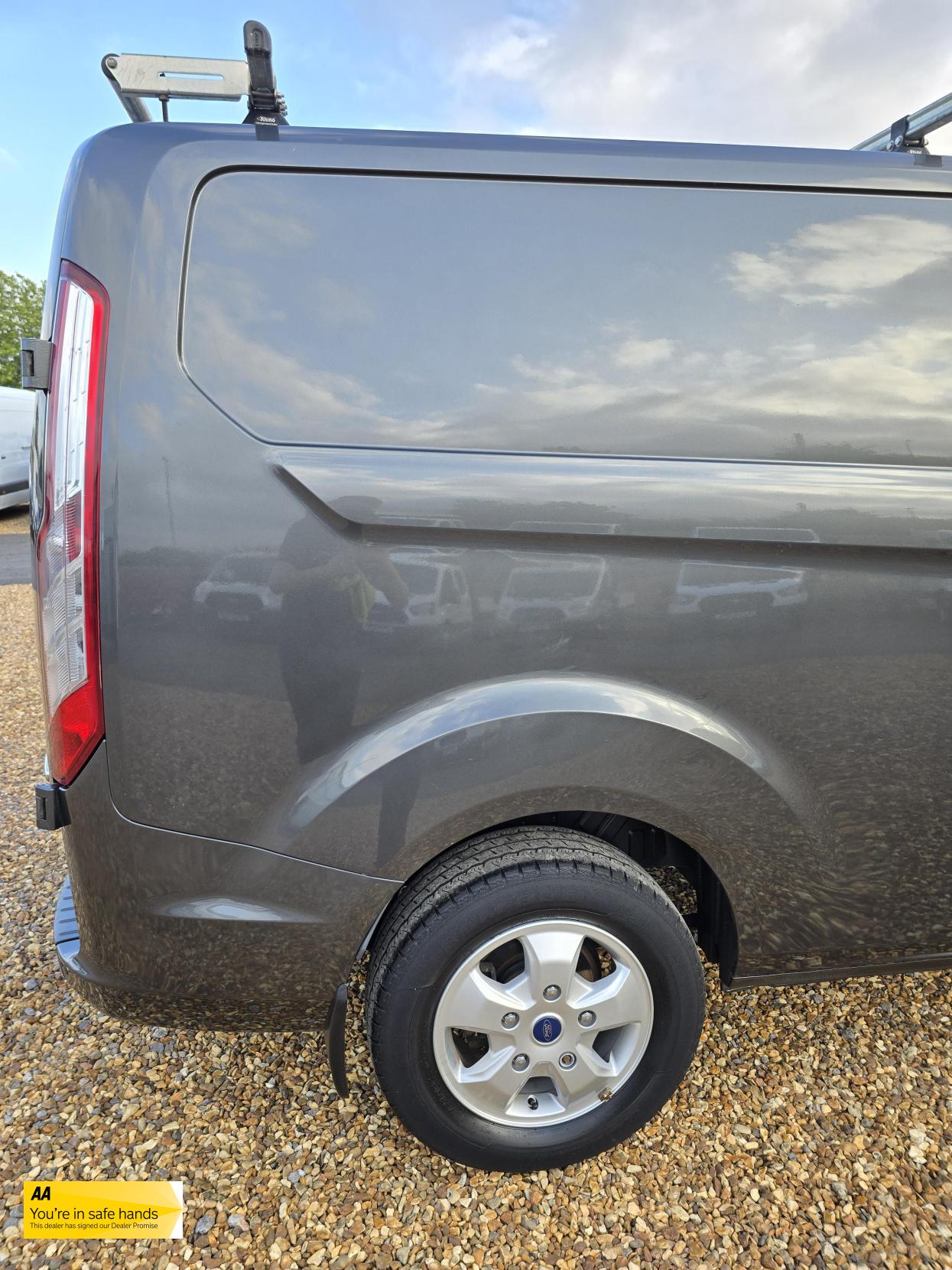 Ford Transit Custom 2.0 TDCi 290 Limited Panel Van 5dr Diesel Manual L2 H2 (170 g/km, 128 bhp)