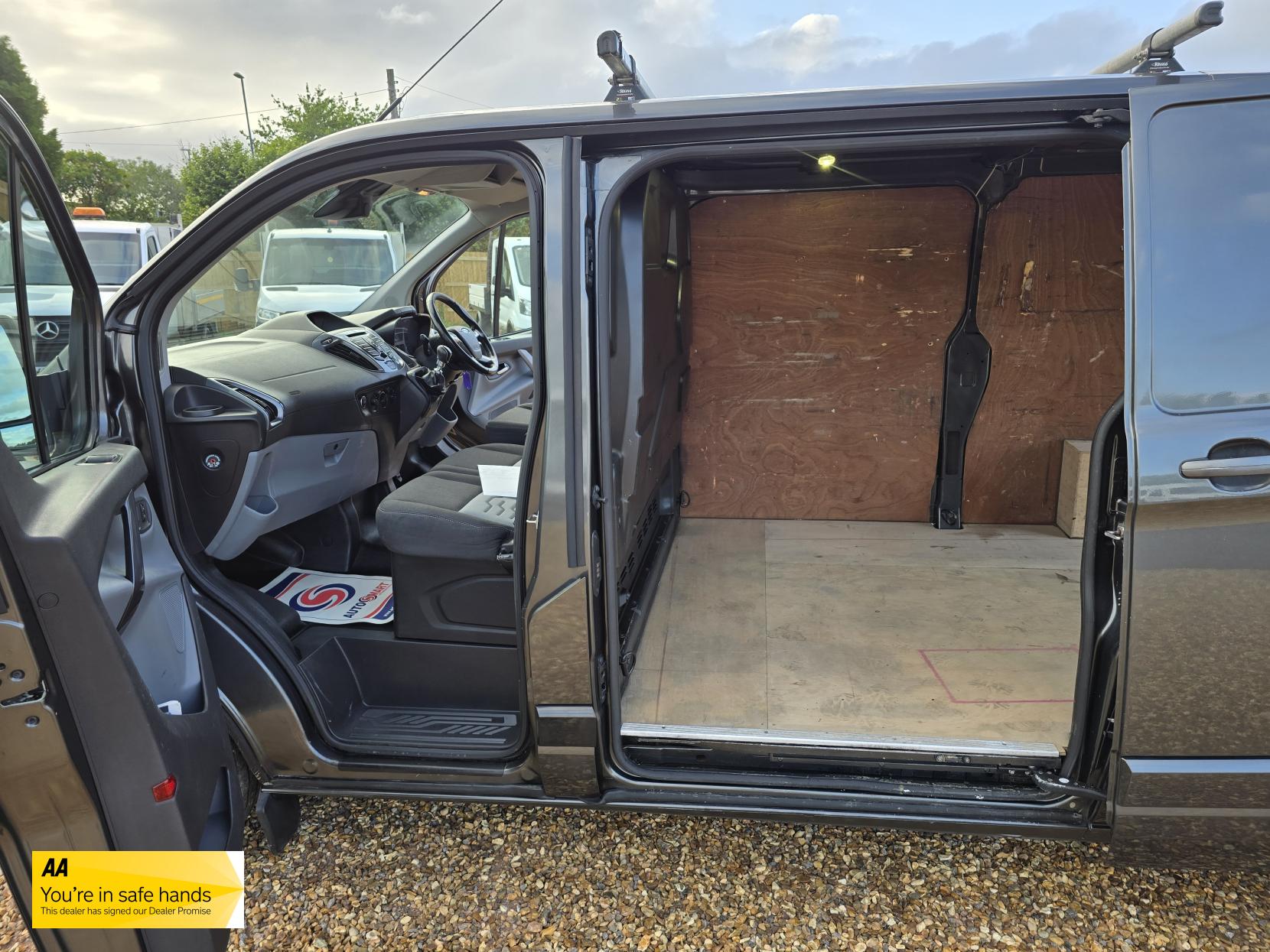 Ford Transit Custom 2.0 TDCi 290 Limited Panel Van 5dr Diesel Manual L2 H2 (170 g/km, 128 bhp)