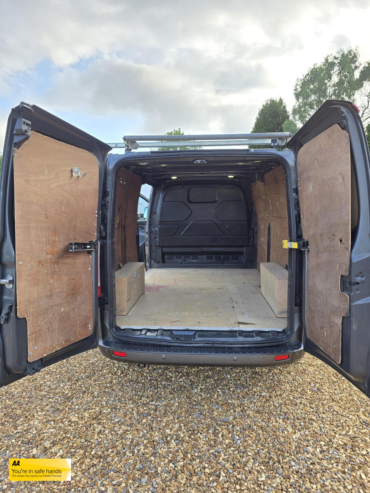 Ford Transit Custom 2.0 TDCi 290 Limited Panel Van 5dr Diesel Manual L2 H2 (170 g/km, 128 bhp)