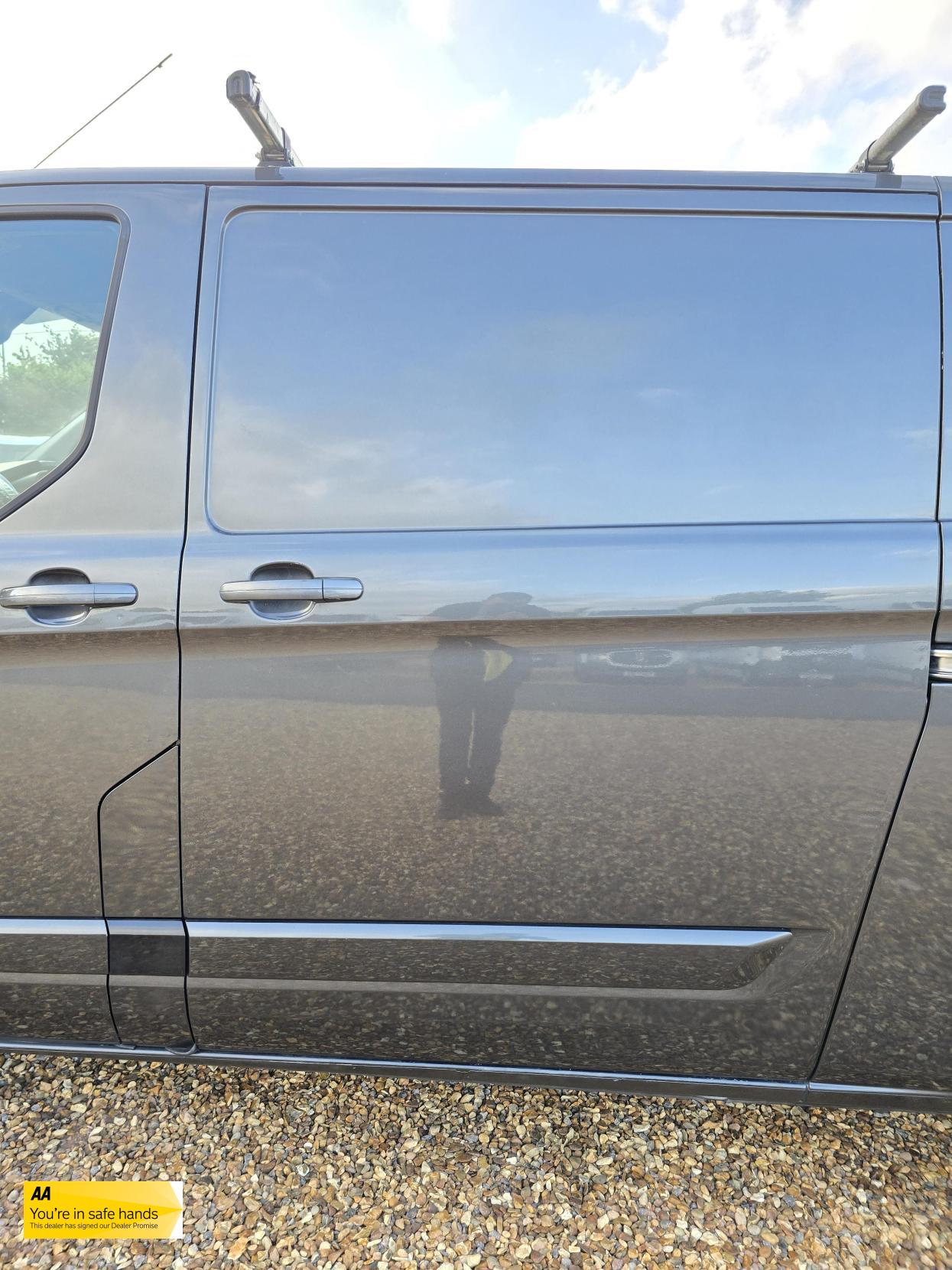 Ford Transit Custom 2.0 TDCi 290 Limited Panel Van 5dr Diesel Manual L2 H2 (170 g/km, 128 bhp)
