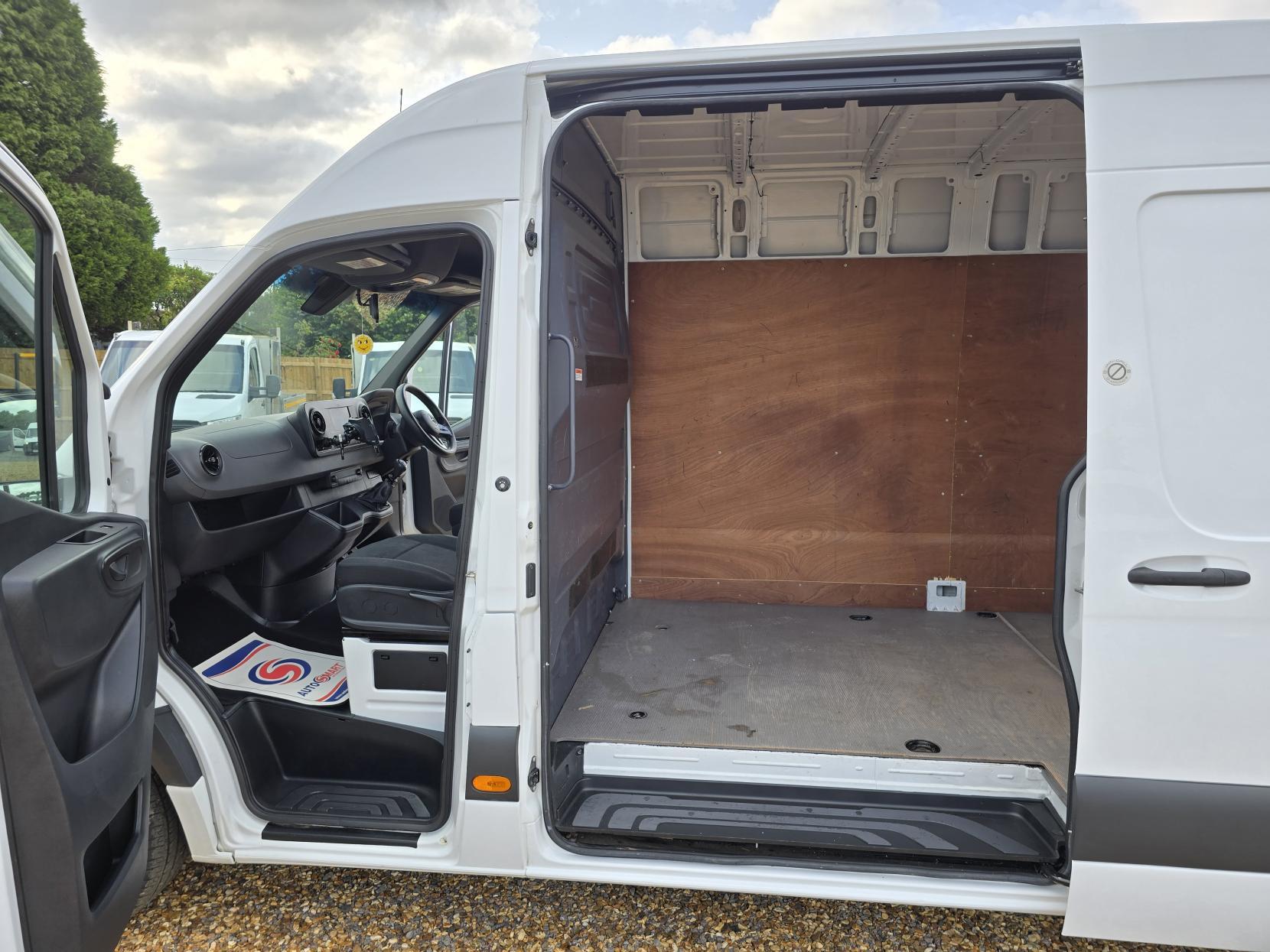 Mercedes-Benz Sprinter 2.1 311 CDI Panel Van 5dr Diesel Manual RWD L3 H2 Euro 6 (114 ps)