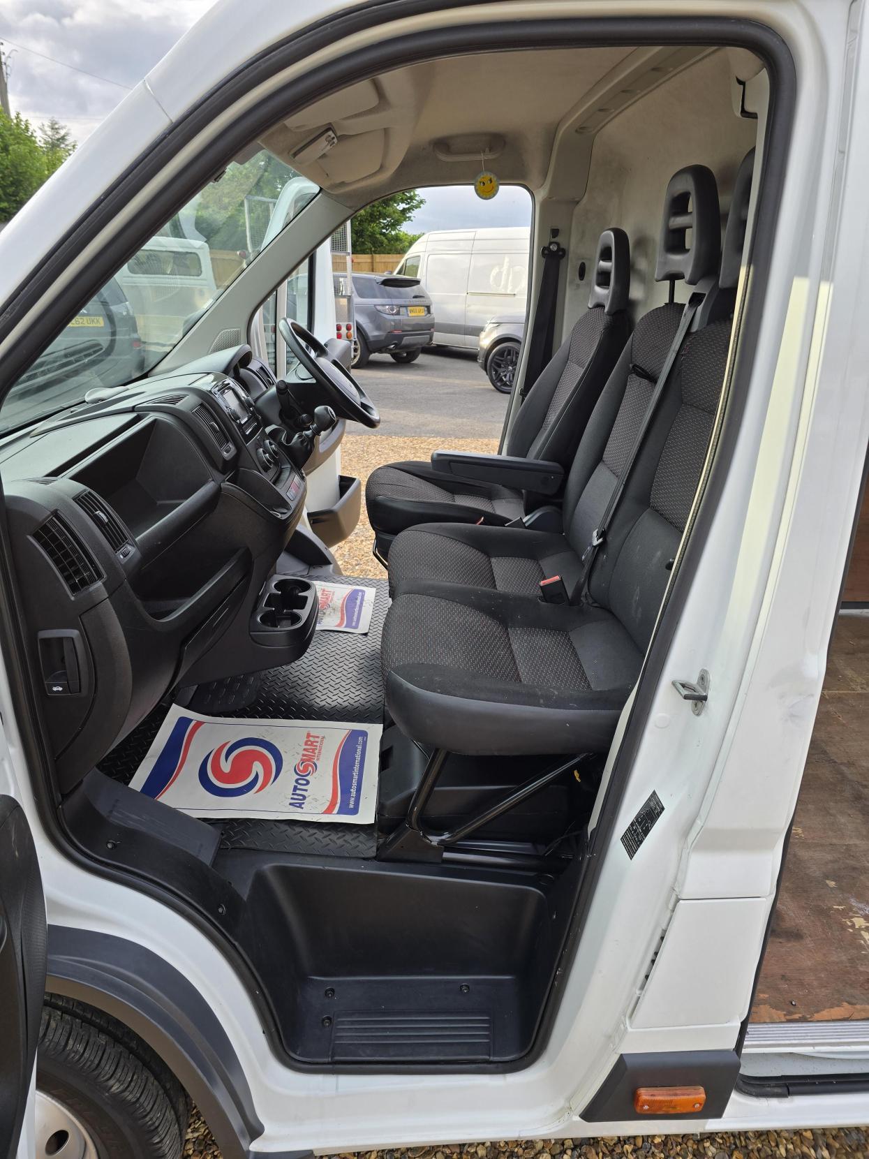Peugeot Boxer 2.0 BlueHDi 435 Professional Panel Van 5dr Diesel Manual L4 H2 Euro 6 (130 ps)