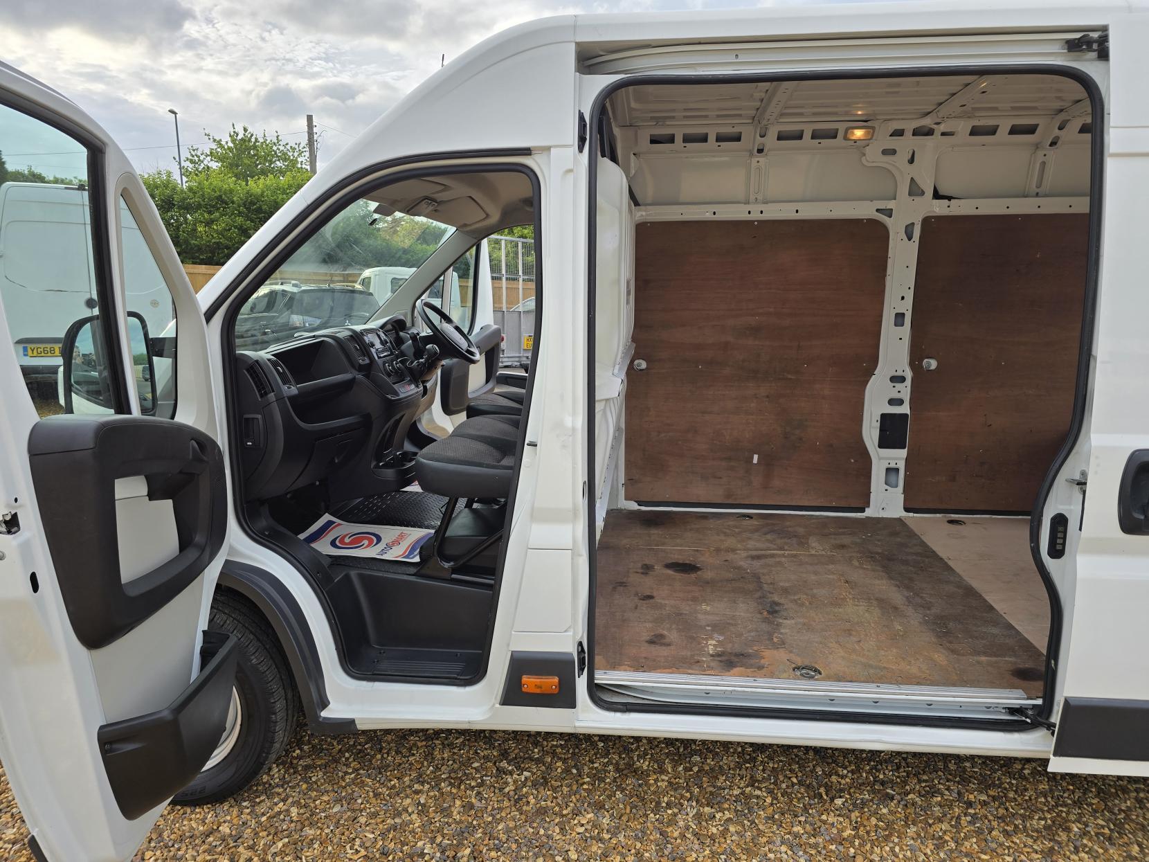 Peugeot Boxer 2.0 BlueHDi 435 Professional Panel Van 5dr Diesel Manual L4 H2 Euro 6 (130 ps)
