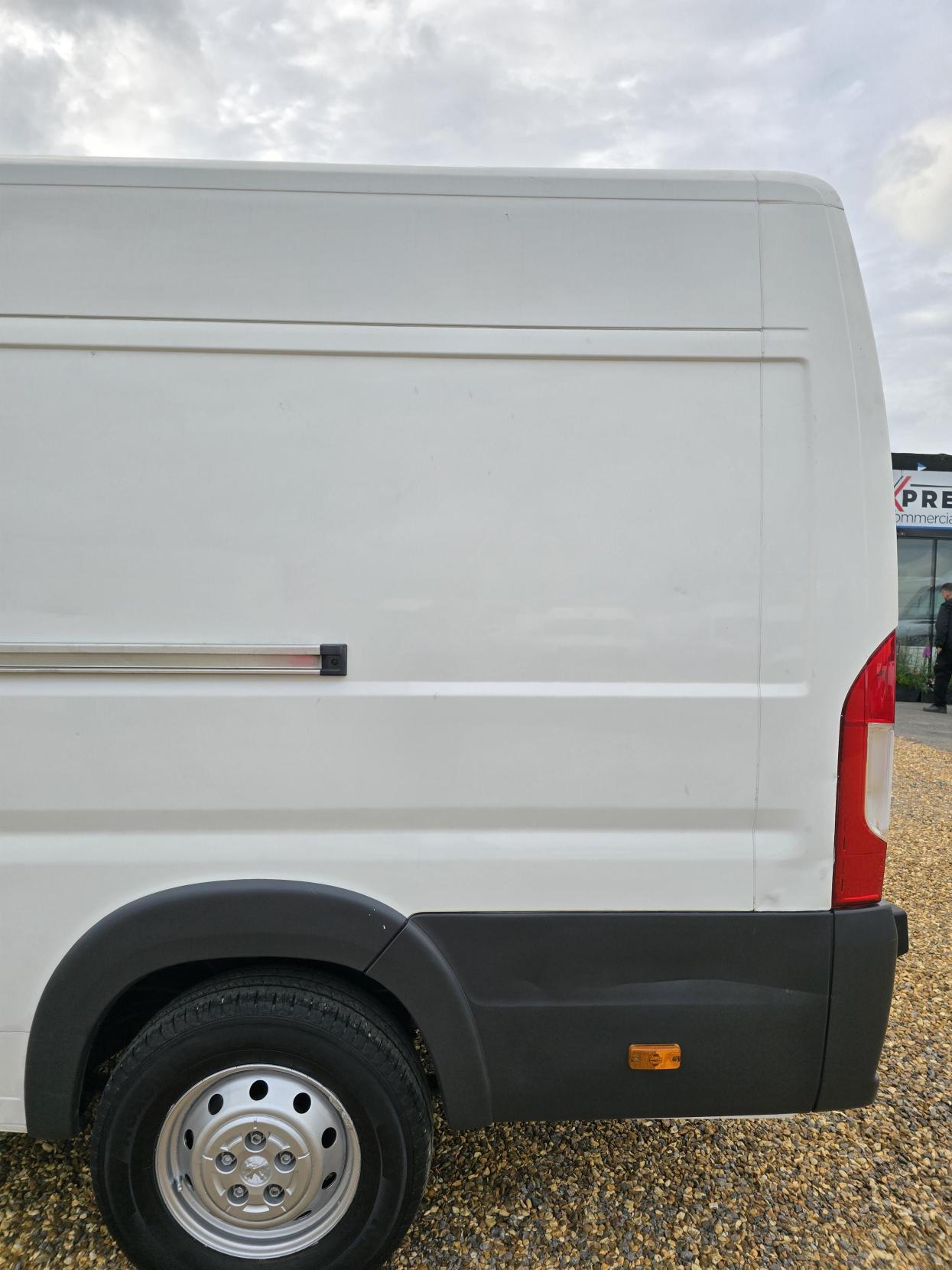 Peugeot Boxer 2.0 BlueHDi 435 Professional Panel Van 5dr Diesel Manual L4 H2 Euro 6 (130 ps)