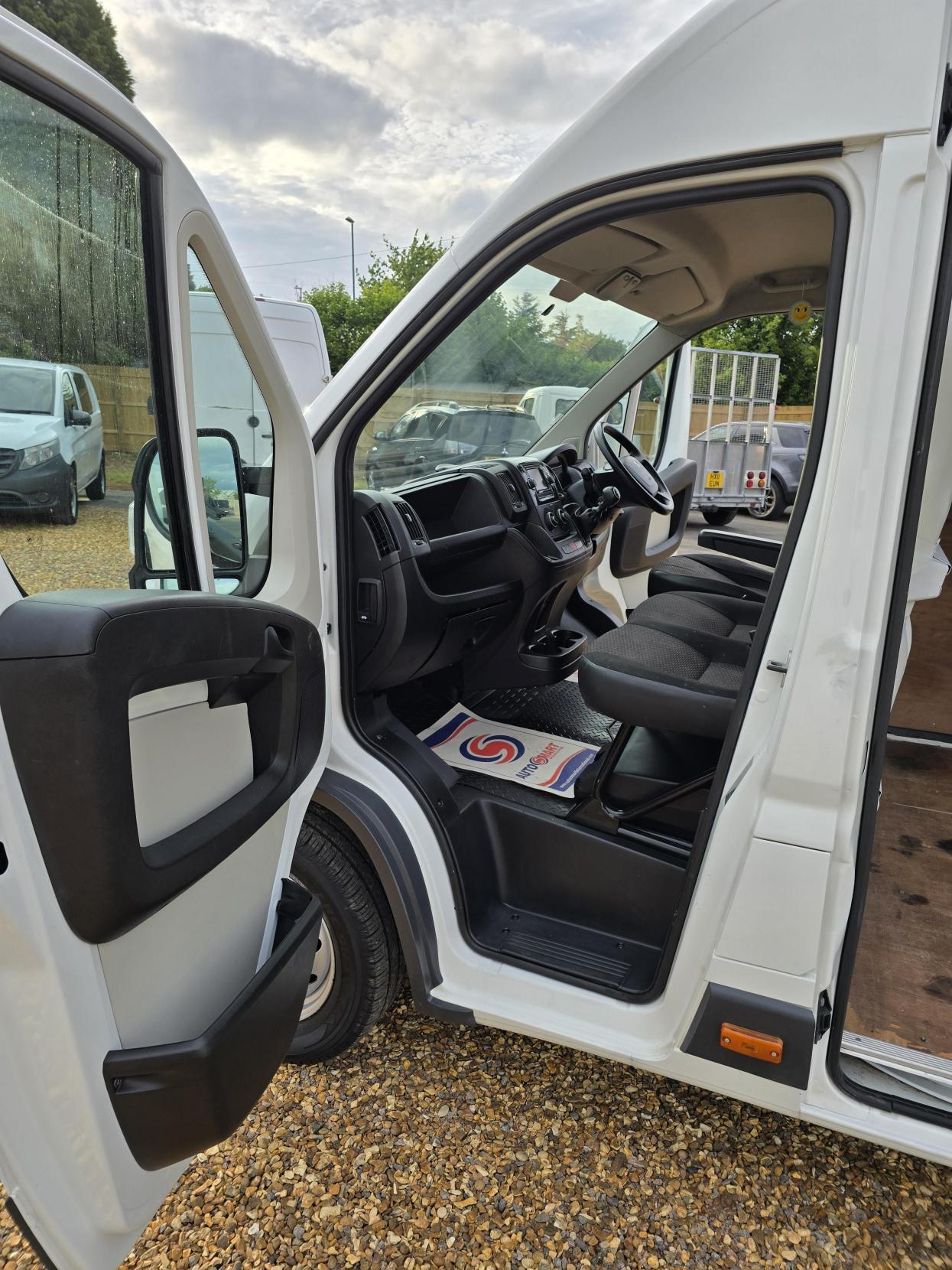 Peugeot Boxer 2.0 BlueHDi 435 Professional Panel Van 5dr Diesel Manual L4 H2 Euro 6 (130 ps)