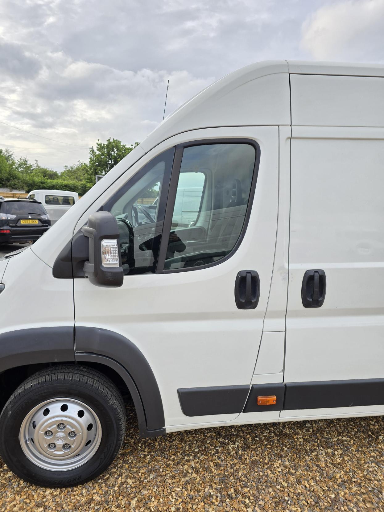 Peugeot Boxer 2.0 BlueHDi 435 Professional Panel Van 5dr Diesel Manual L4 H2 Euro 6 (130 ps)