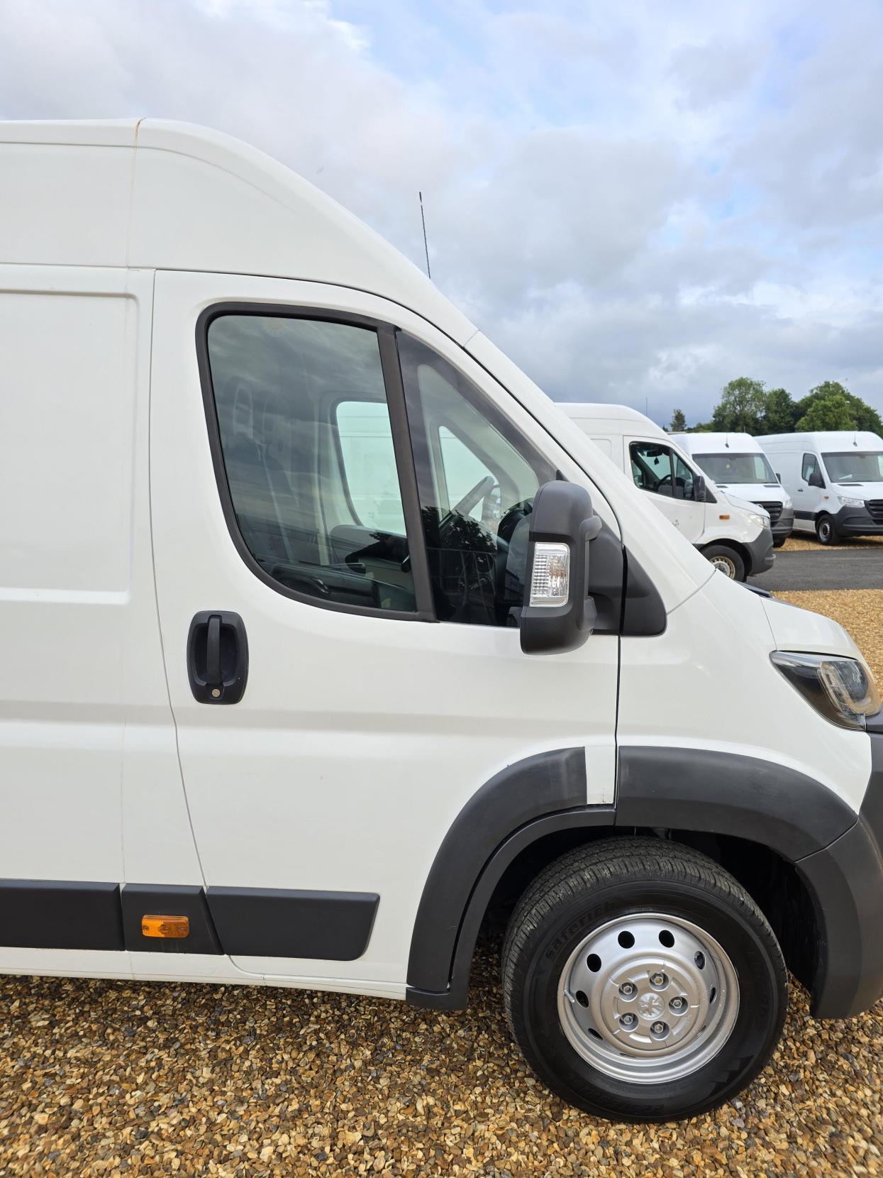 Peugeot Boxer 2.0 BlueHDi 435 Professional Panel Van 5dr Diesel Manual L4 H2 Euro 6 (130 ps)