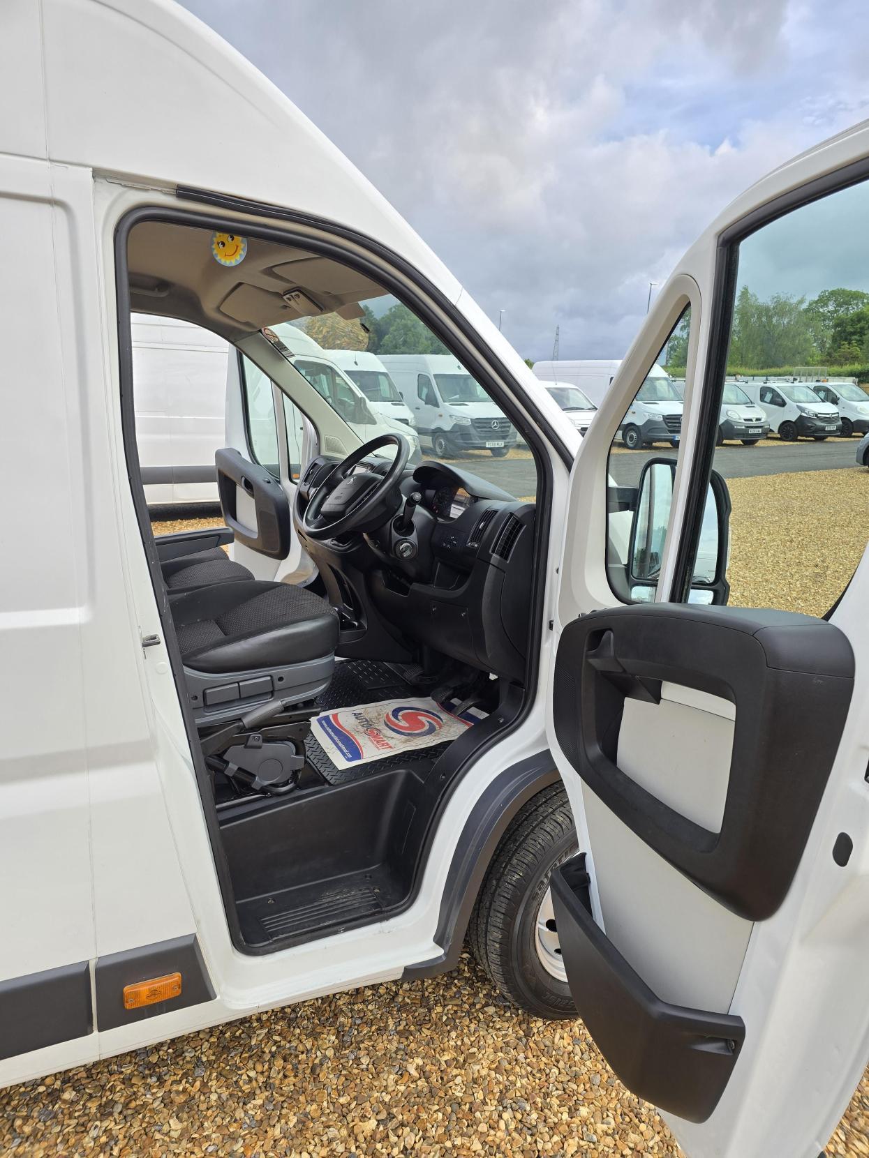 Peugeot Boxer 2.0 BlueHDi 435 Professional Panel Van 5dr Diesel Manual L4 H2 Euro 6 (130 ps)