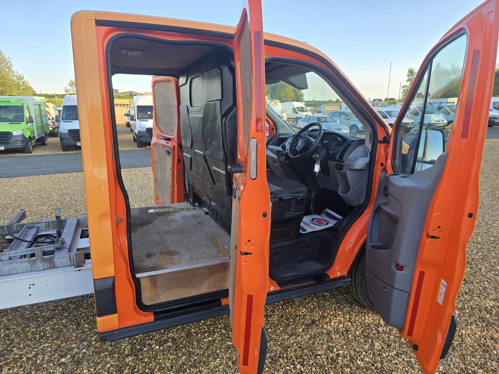 Ford Transit 2.0 350 EcoBlue Chassis Double Cab 4dr Diesel Manual RWD L3 H1 Euro 6 (DRW) (130 ps)