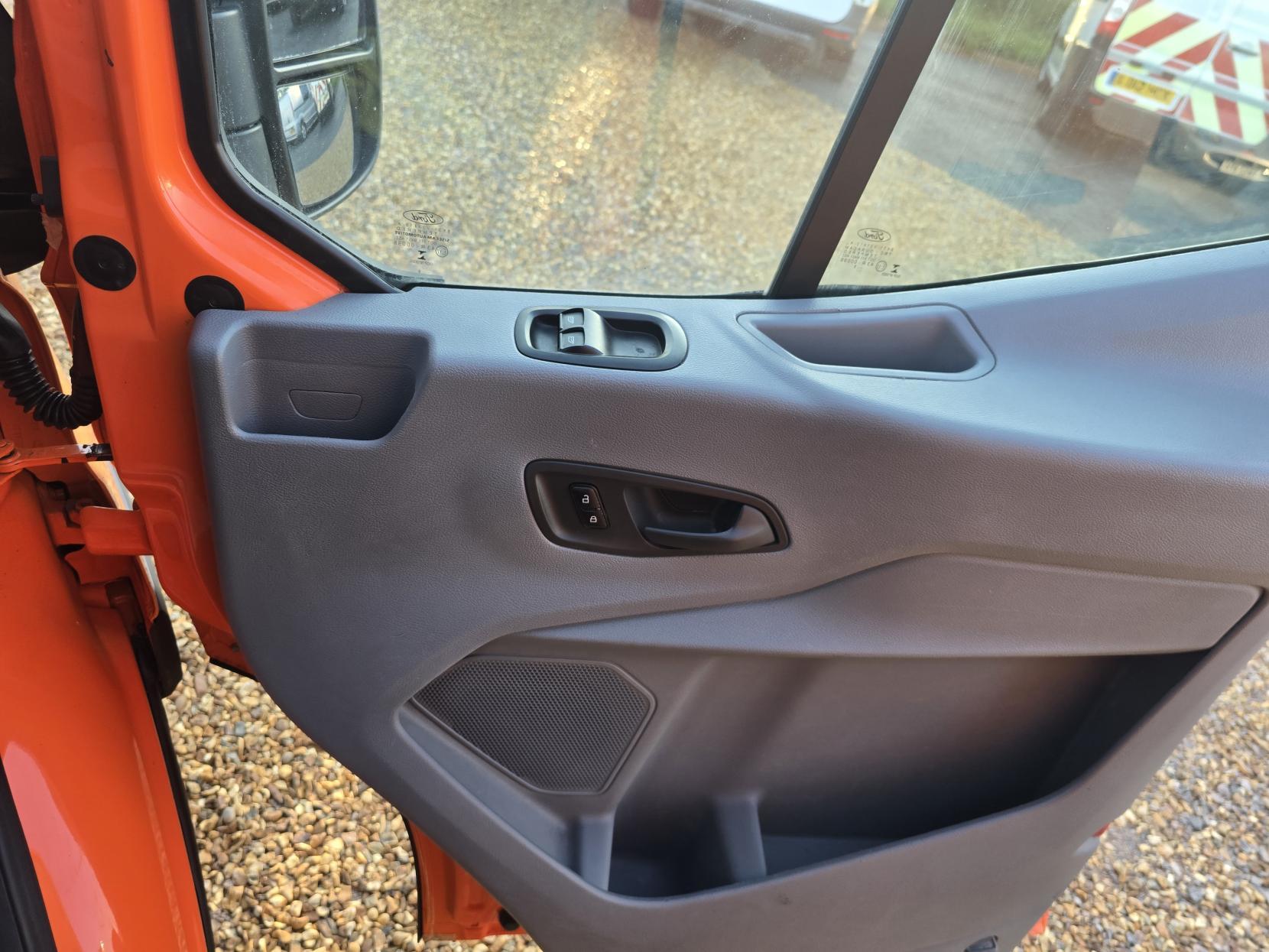 Ford Transit 2.0 350 EcoBlue Chassis Double Cab 4dr Diesel Manual RWD L3 H1 Euro 6 (DRW) (130 ps)