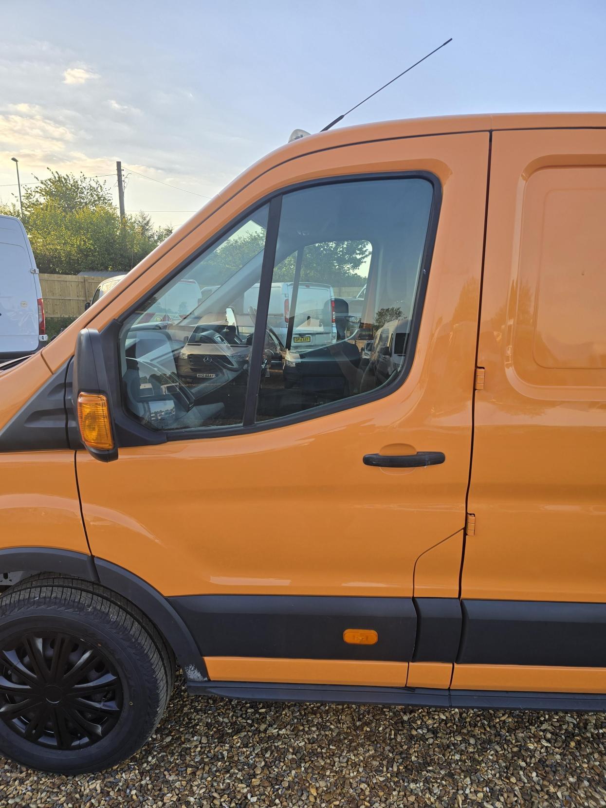 Ford Transit 2.0 350 EcoBlue Chassis Double Cab 4dr Diesel Manual RWD L3 H1 Euro 6 (DRW) (130 ps)