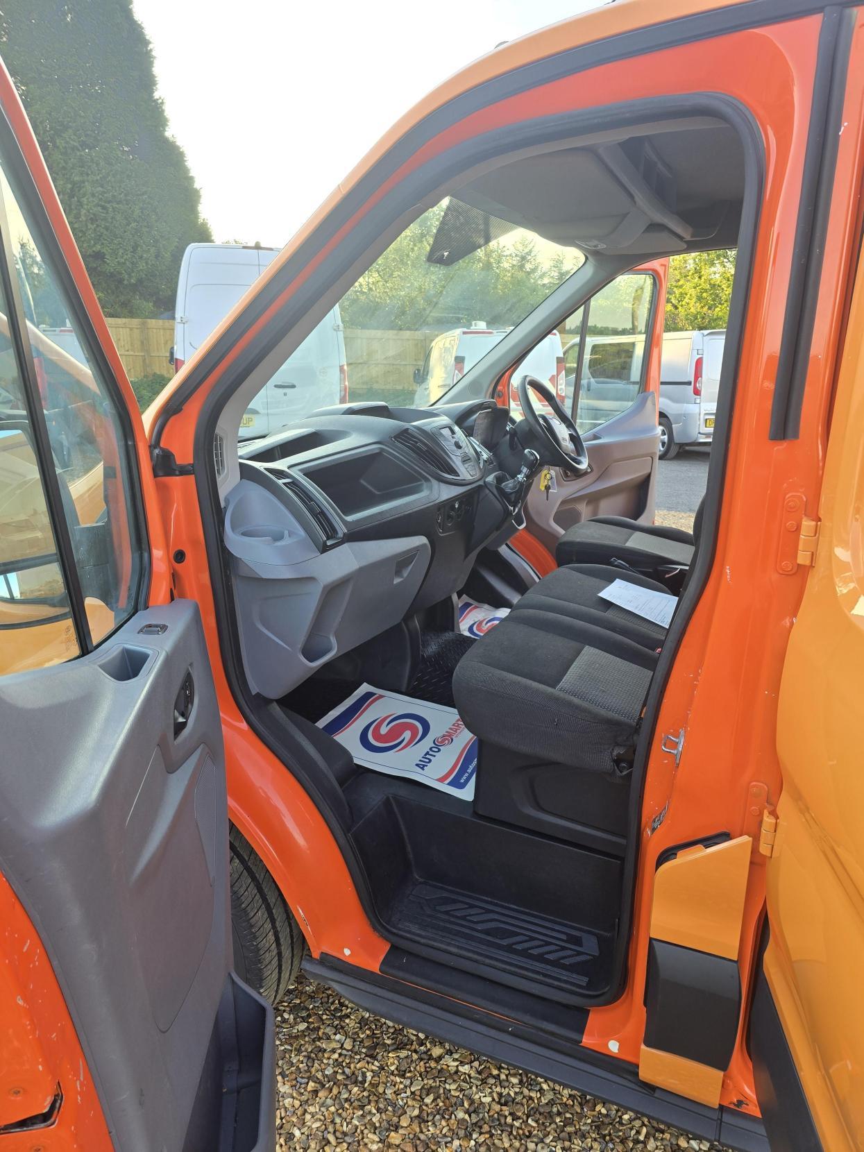 Ford Transit 2.0 350 EcoBlue Chassis Double Cab 4dr Diesel Manual RWD L3 H1 Euro 6 (DRW) (130 ps)