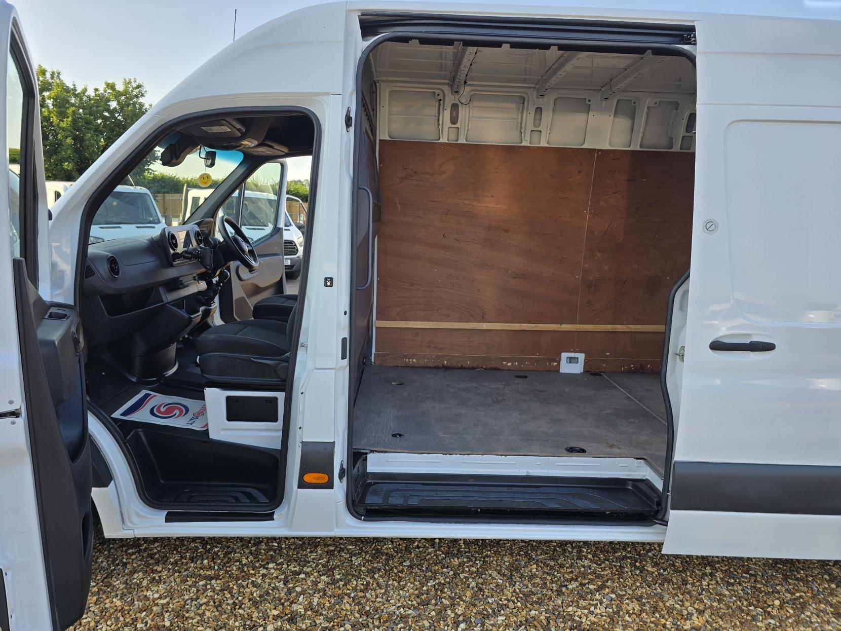 Mercedes-Benz Sprinter 2.1 311 CDI Panel Van 5dr Diesel Manual RWD L3 H2 Euro 6 (114 ps)