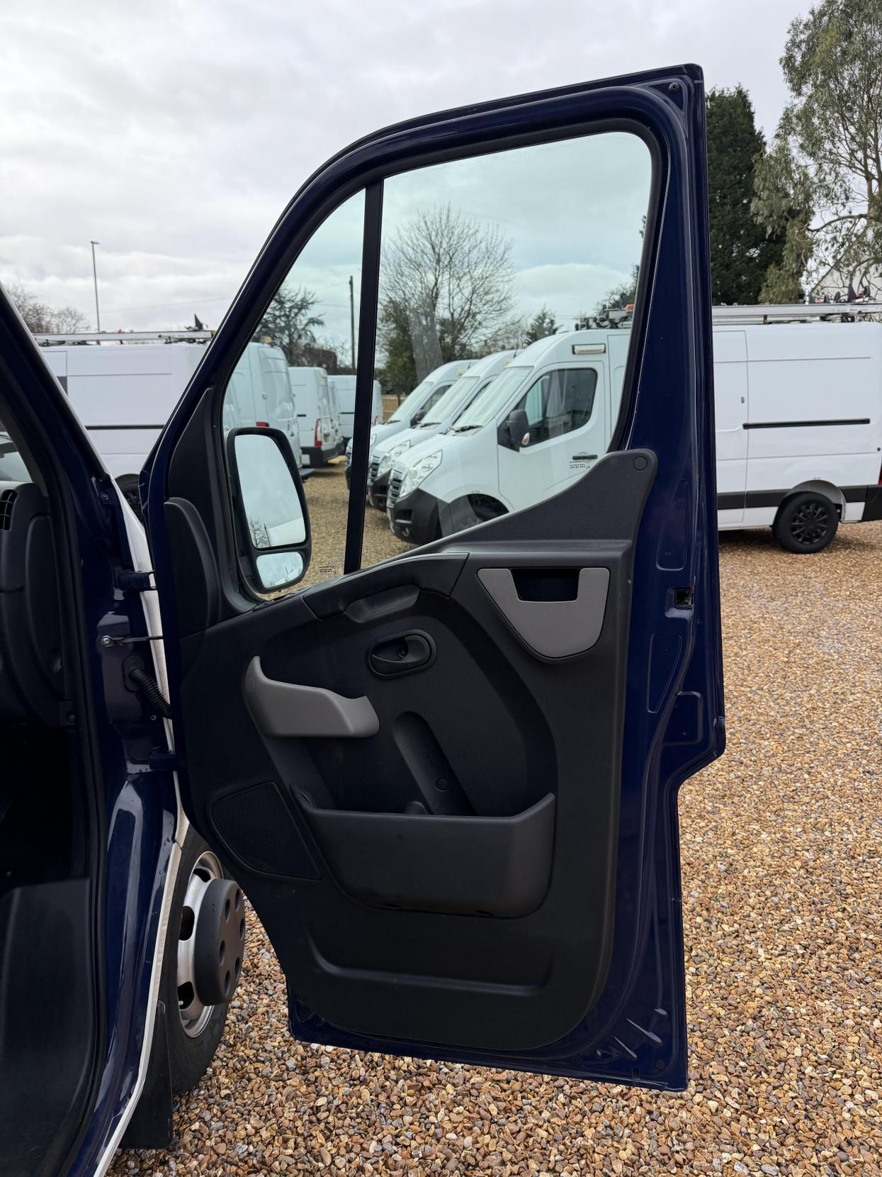 Renault Master 2.3 dCi 35 Business Tipper Double Cab 4dr Diesel Manual RWD LWB Euro 6 (TRW) (130 ps)