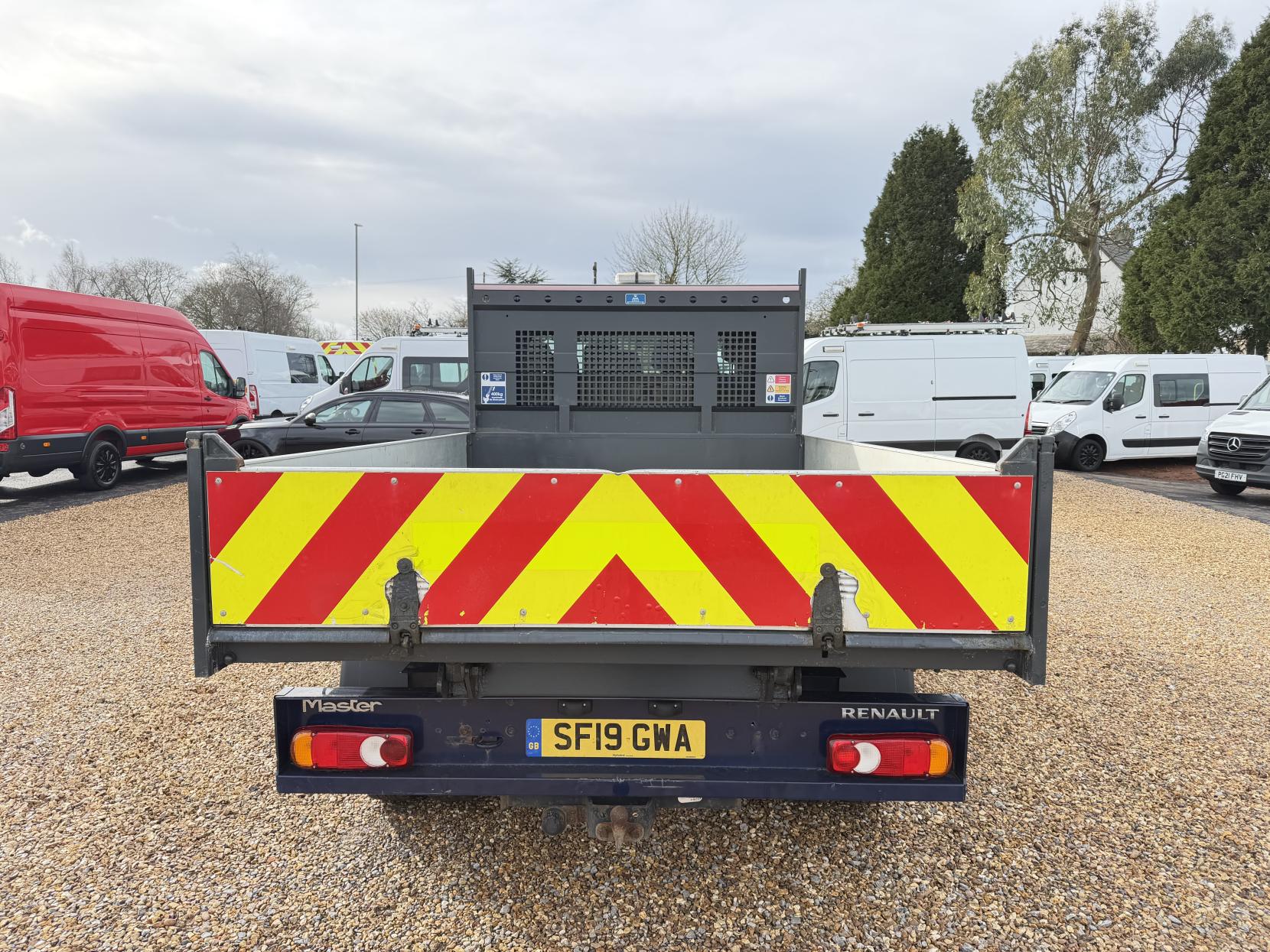 Renault Master 2.3 dCi 35 Business Tipper Double Cab 4dr Diesel Manual RWD LWB Euro 6 (TRW) (130 ps)