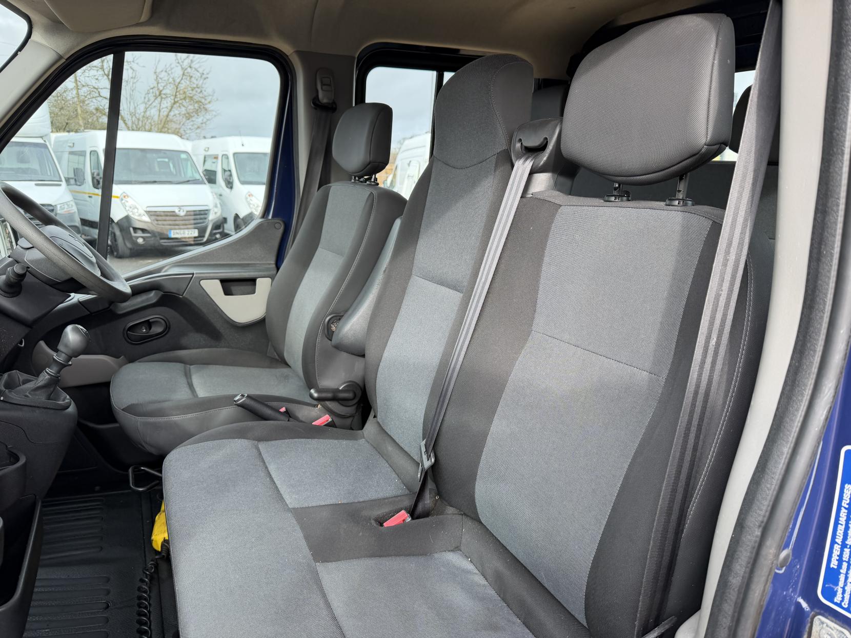 Renault Master 2.3 dCi 35 Business Tipper Double Cab 4dr Diesel Manual RWD LWB Euro 6 (TRW) (130 ps)