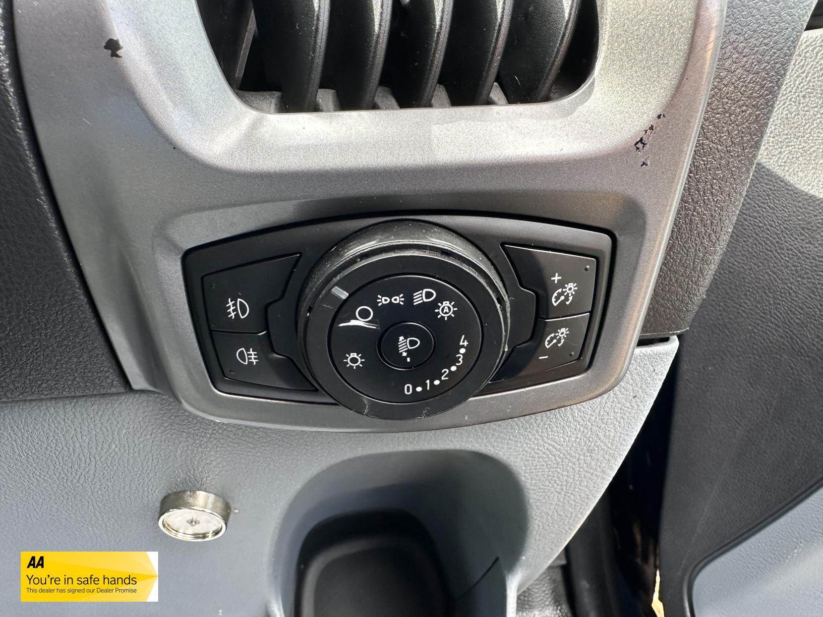 Ford Transit Custom 2.2 TDCi 330 Trend Panel Van 5dr Diesel Manual L2 H1 (197 g/km, 123 bhp)